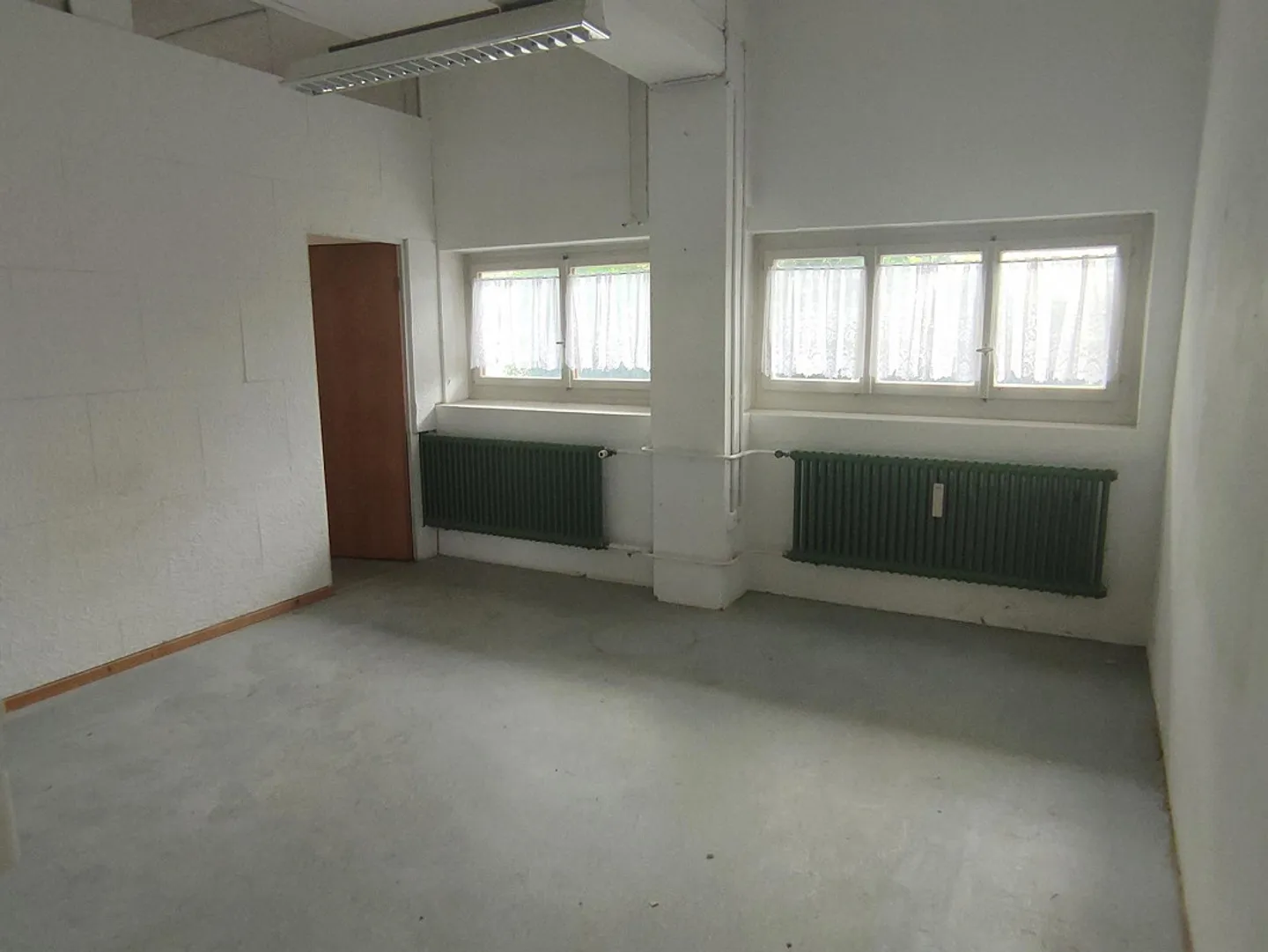 Workshop on the ground floor including 2 parking spaces and storage room - Limited until... - Photo 4 of 4