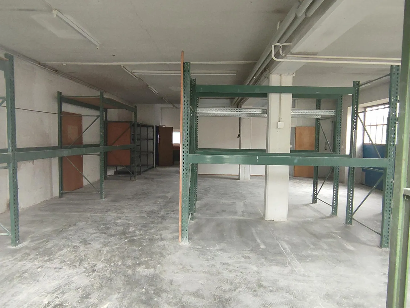 Workshop on the ground floor including 2 parking spaces and storage room - Limited until... - Photo 2 of 4