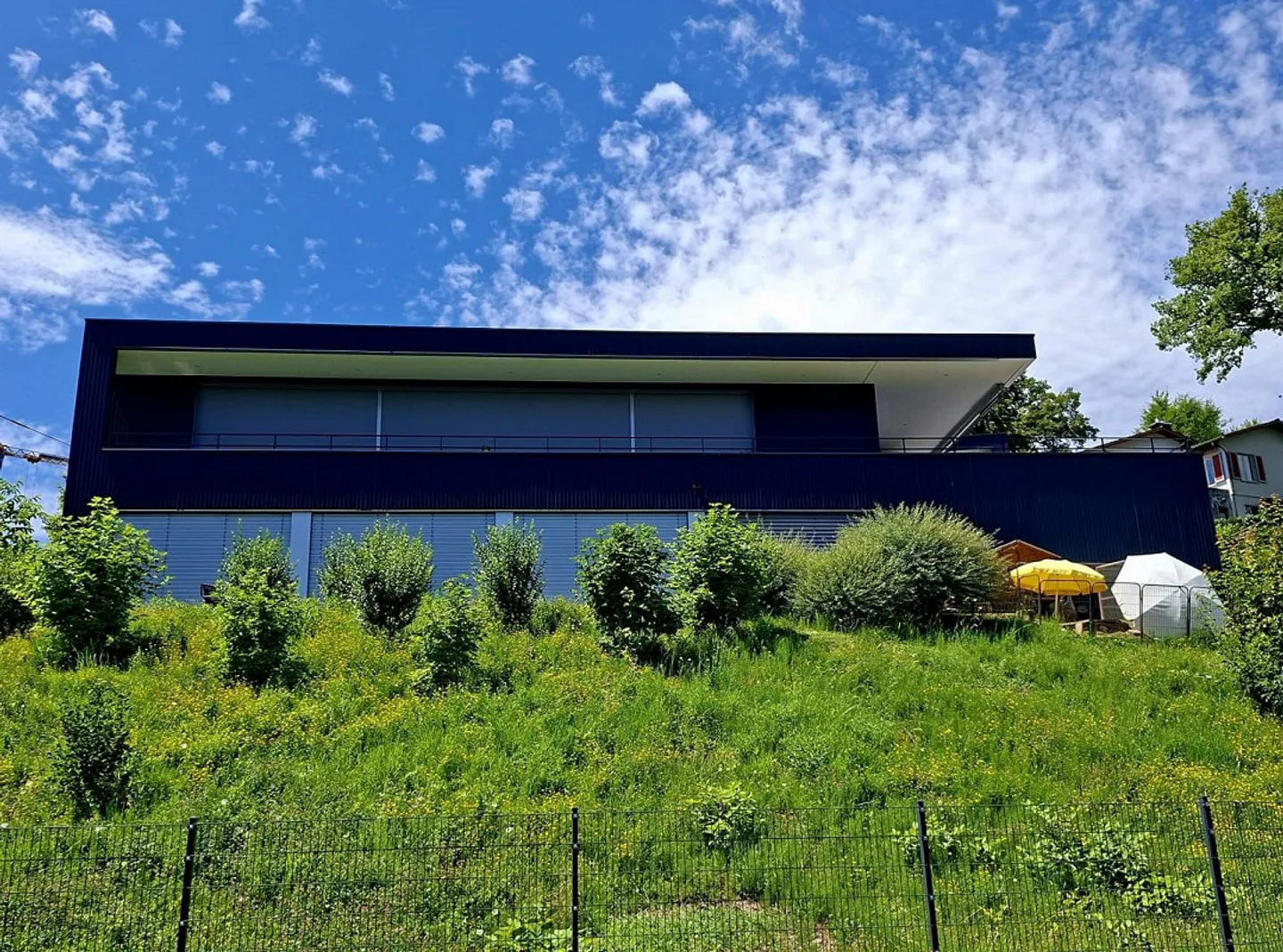 Maison individuelle moderne de 6½ pièces avec vue sur le lac et la montagne - Photo 1 sur 15
