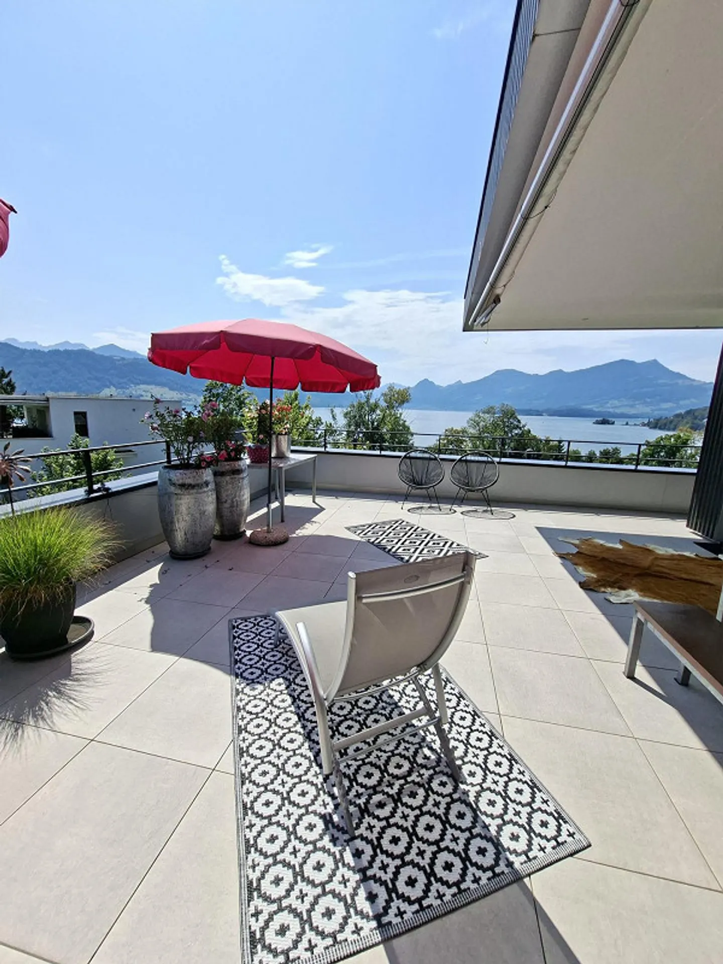 Maison individuelle moderne de 6½ pièces avec vue sur le lac et la montagne - Photo 14 sur 15