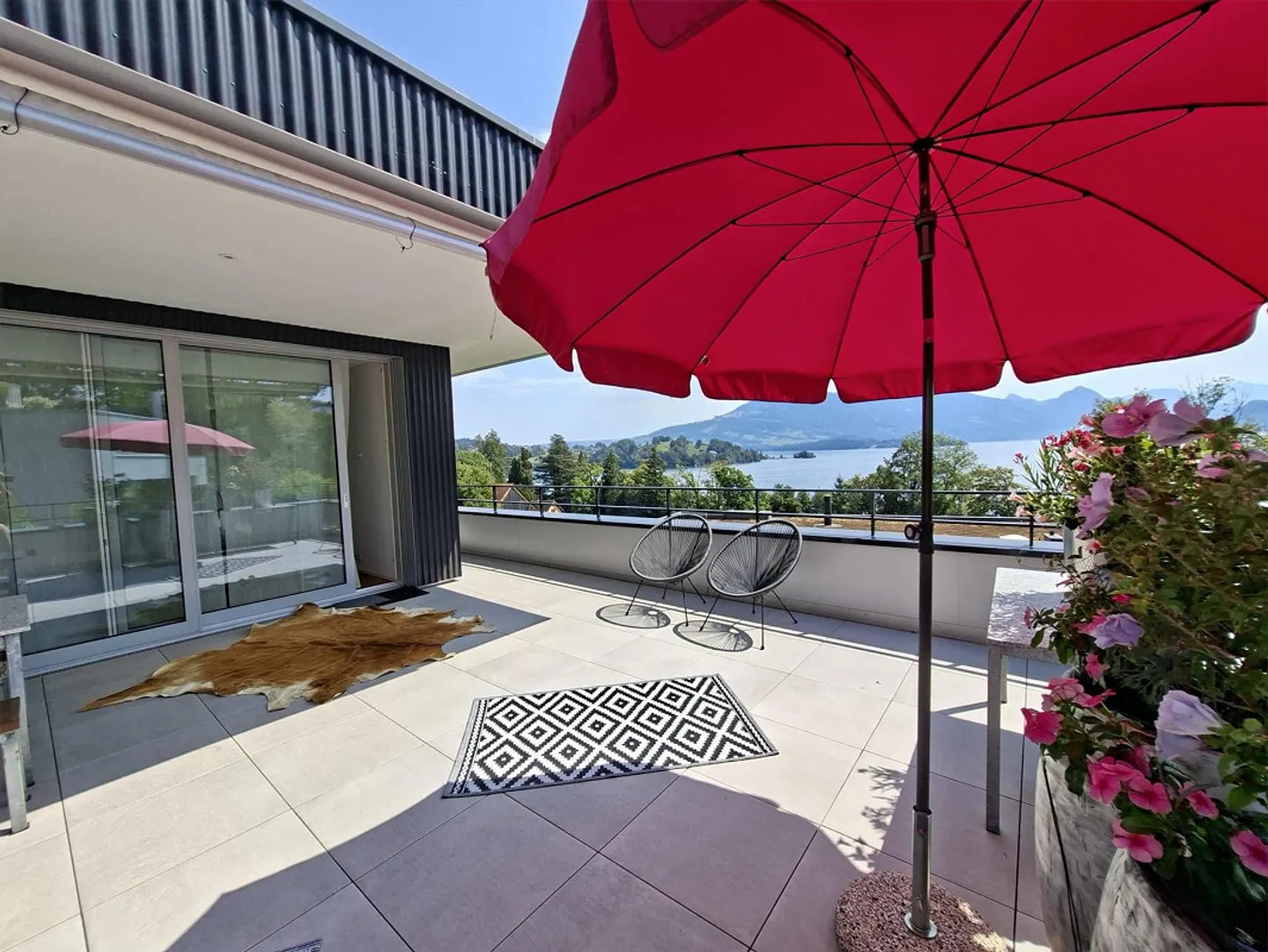 Maison individuelle moderne de 6½ pièces avec vue sur le lac et la montagne - Photo 15 sur 15