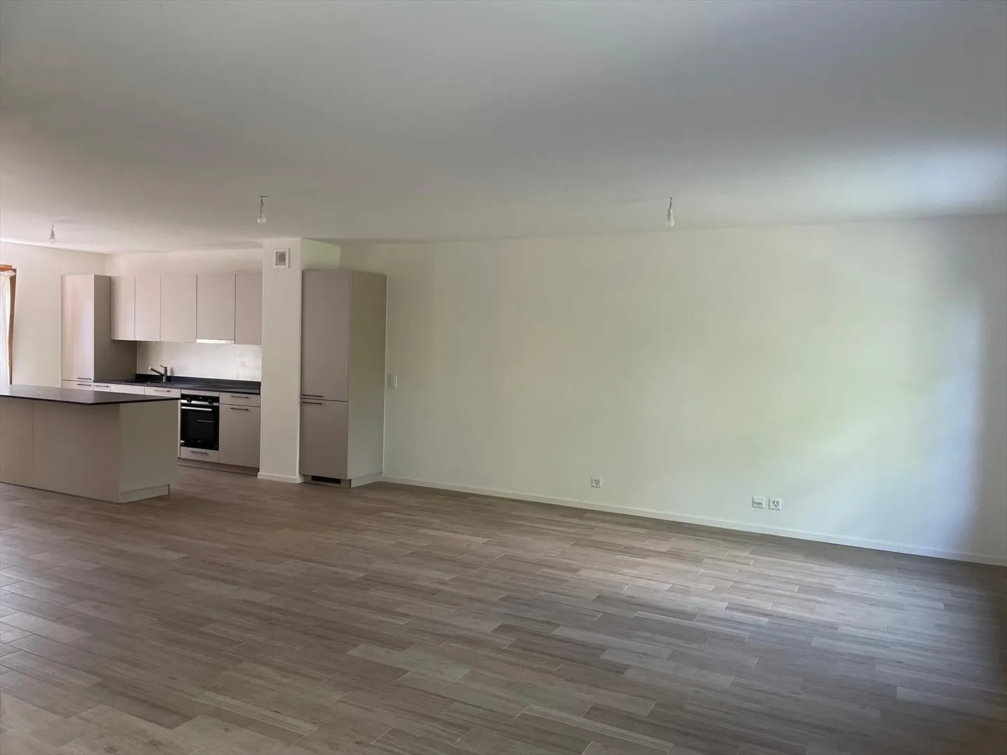 Magnifique villa mitoyenne de 5,5 pièces triplex avec terrasse et jardin - Photo 4 sur 9