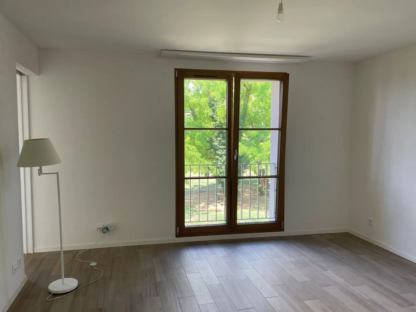 Magnifique villa mitoyenne de 5,5 pièces triplex avec terrasse et jardin - Photo 7 sur 9