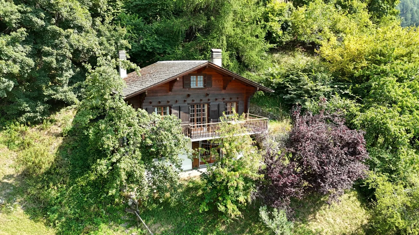 Chalet in Isérables in a haven of peace! - Photo 2 of 13