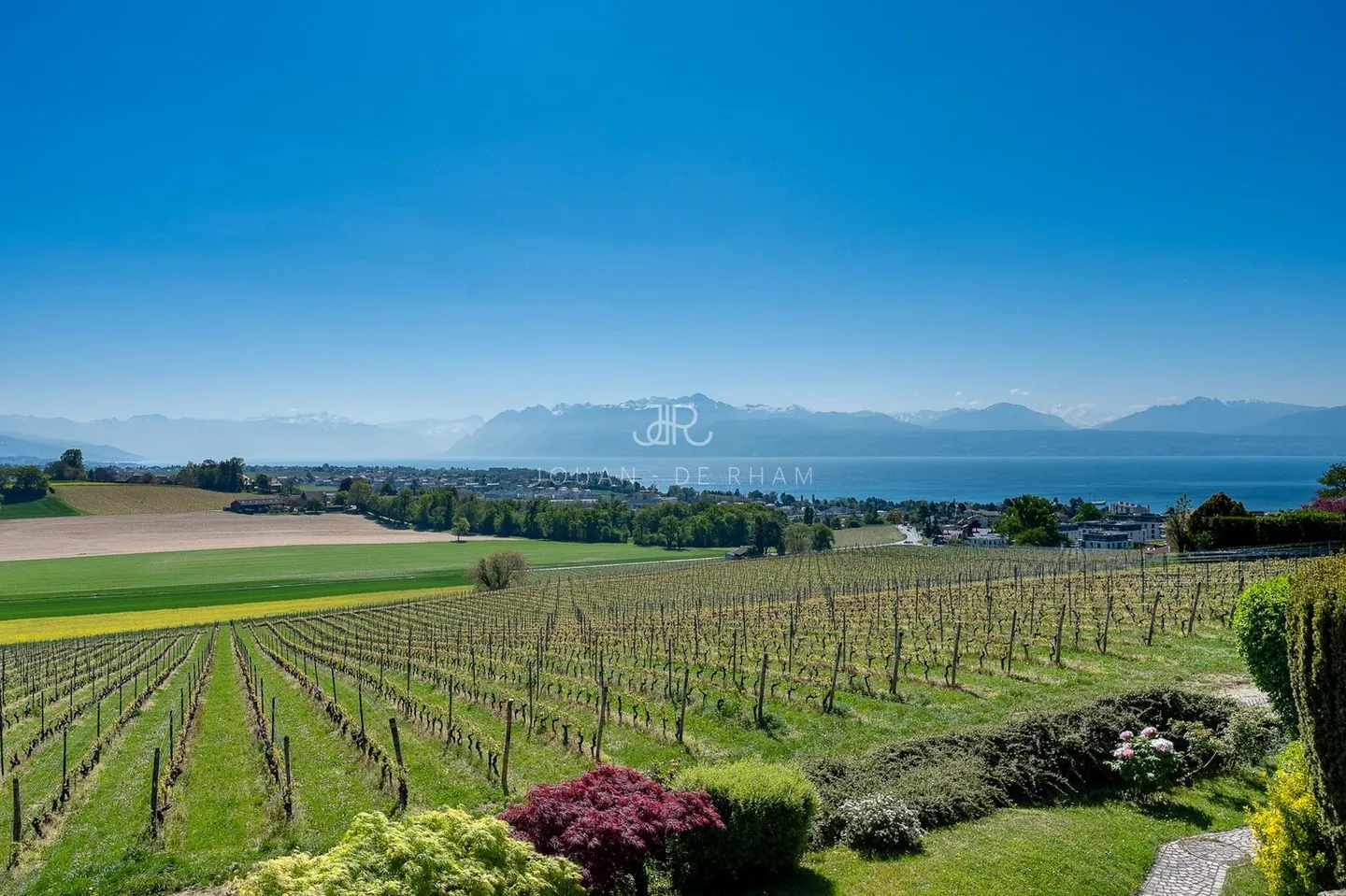 House in the village with lake and Mont Blanc views - Photo 2 of 13