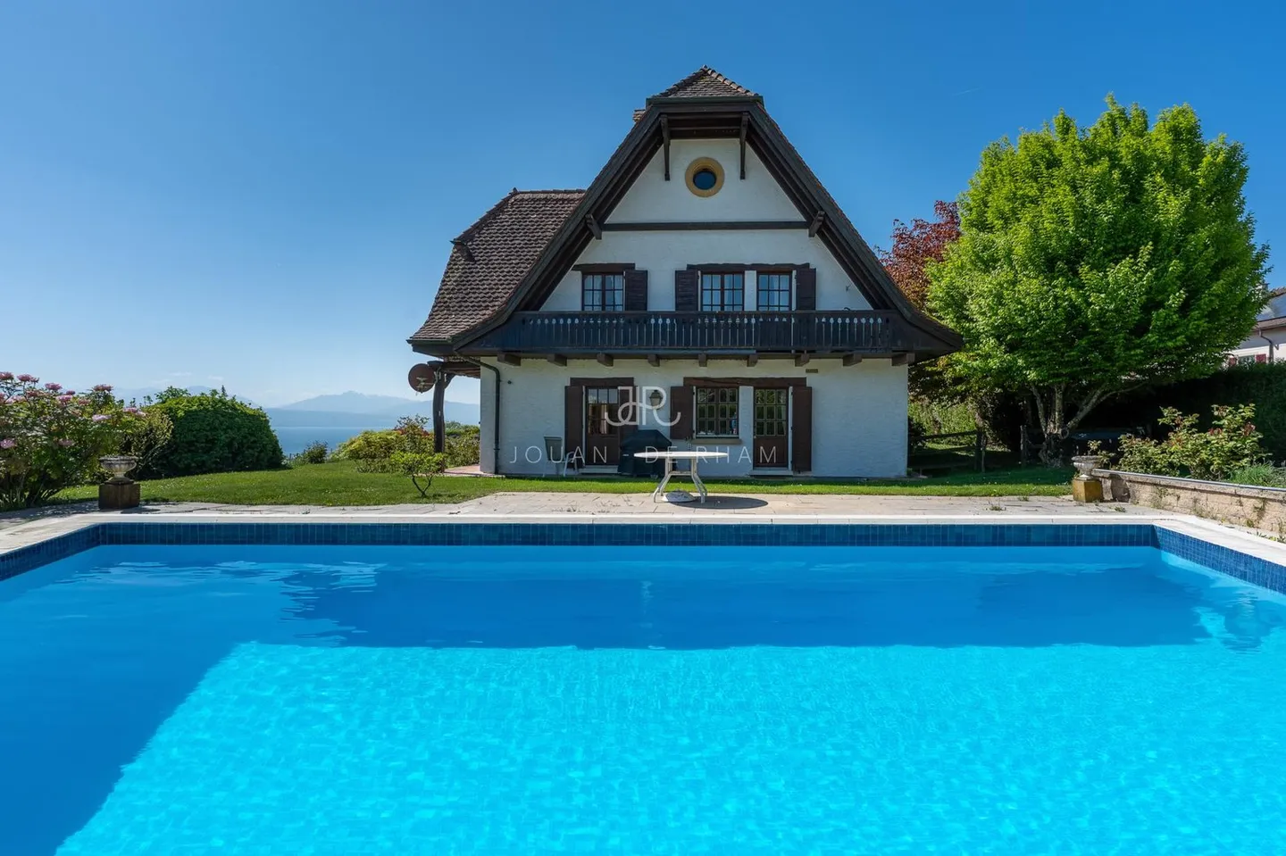 House in the village with lake and Mont Blanc views - Photo 1 of 13