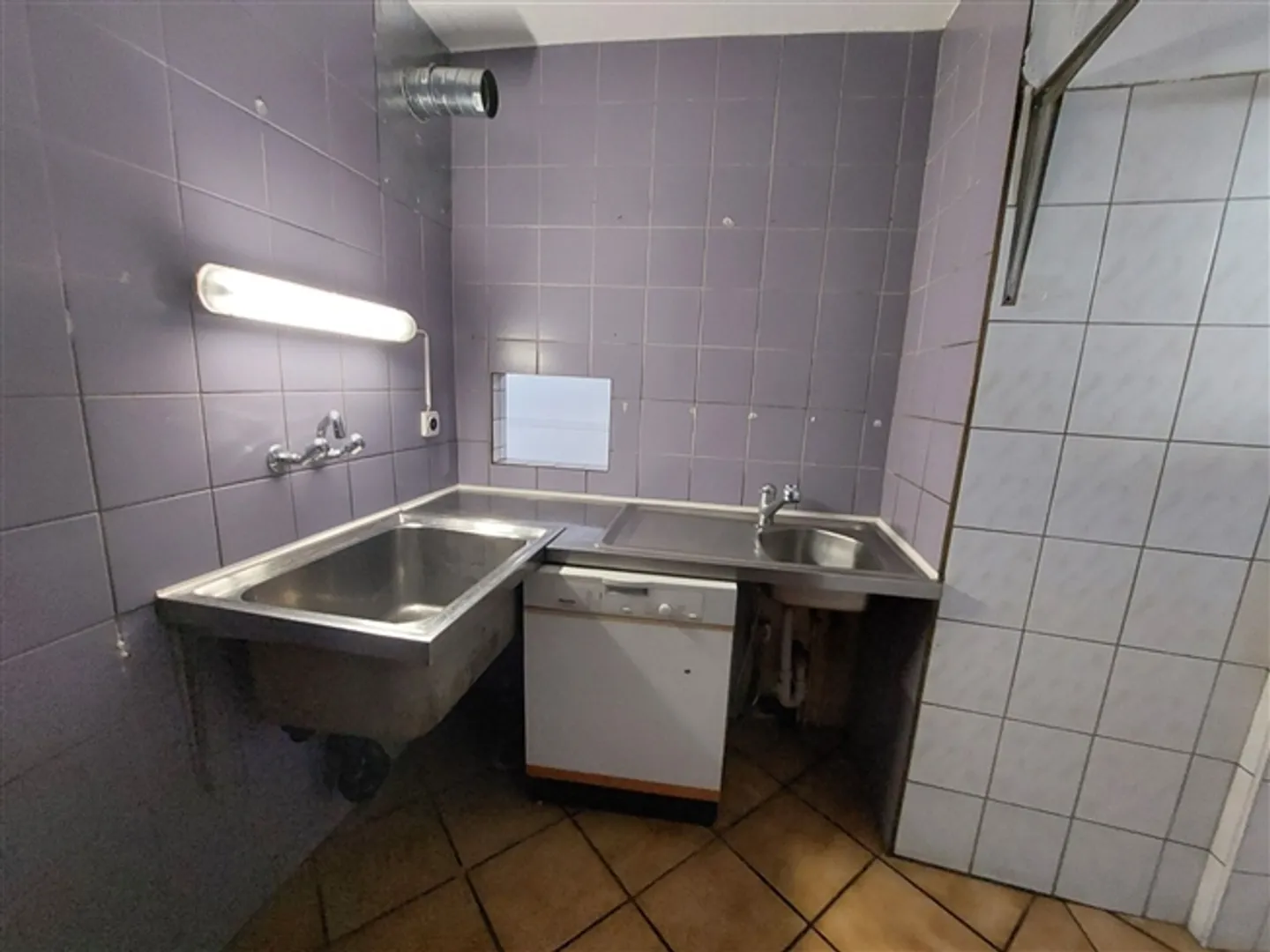 Belle propriété d'investissement dans un emplacement idéal, comprenant un restaurant et trois appartements - Photo 7 sur 7