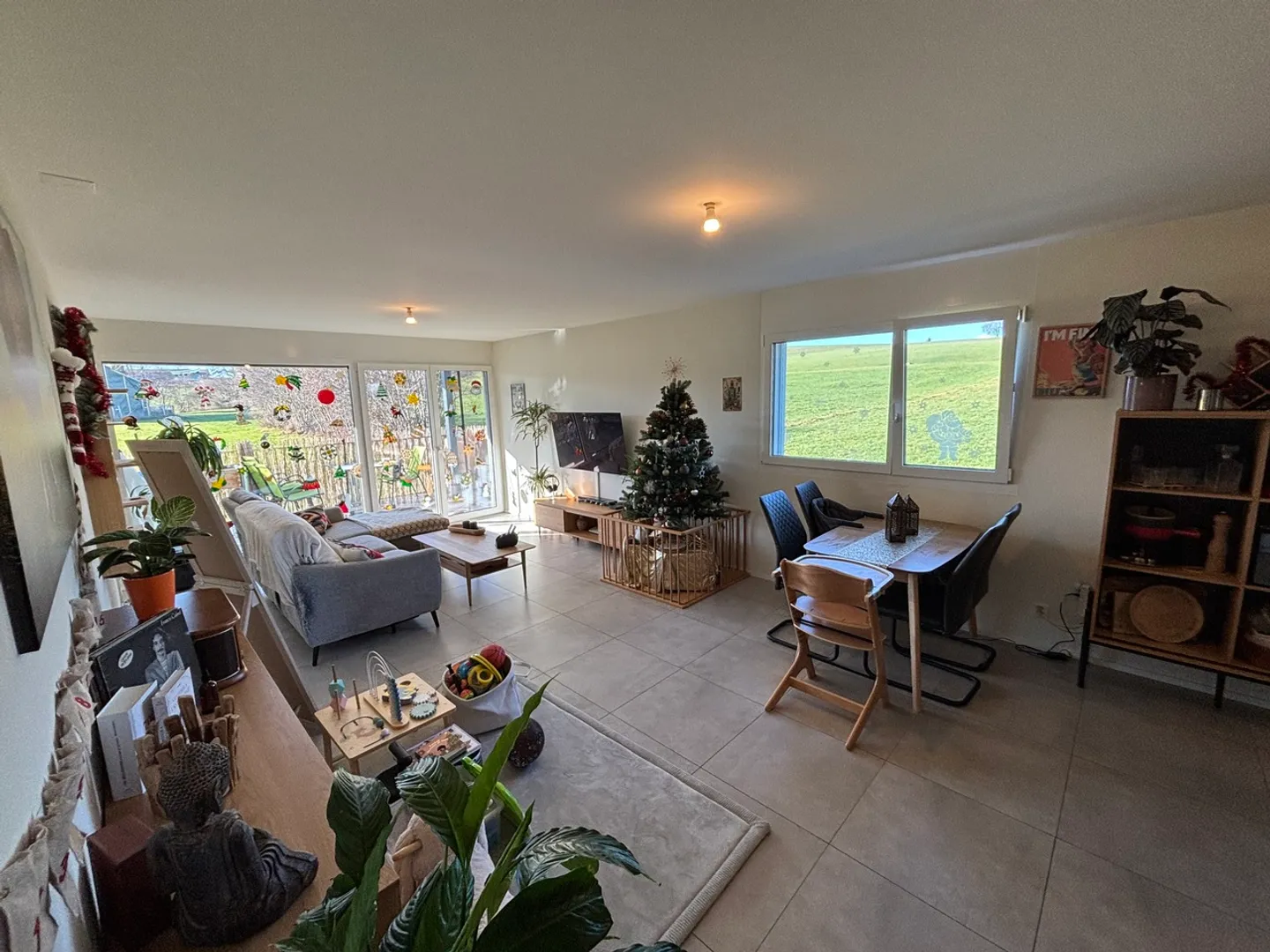 Nice 3.5 room bright and modern apartment, quiet, close to shops - Photo 1 of 11