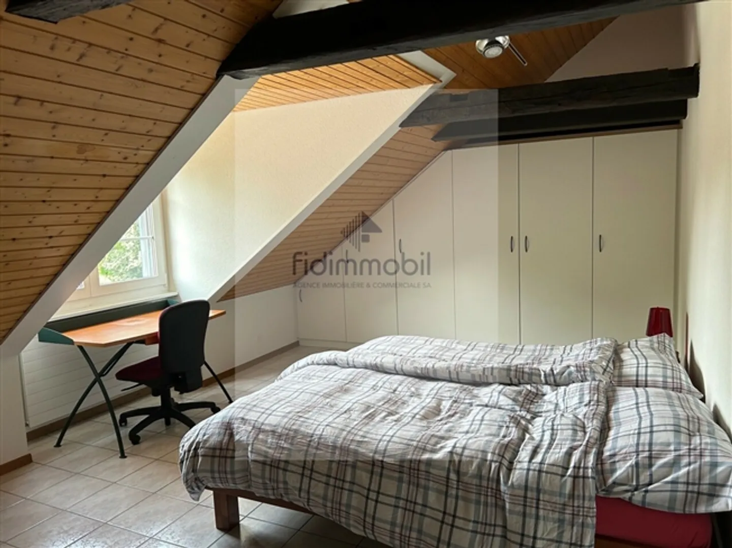 Belle appartement partiellement rénové dans une maison de village - Photo 1 sur 15