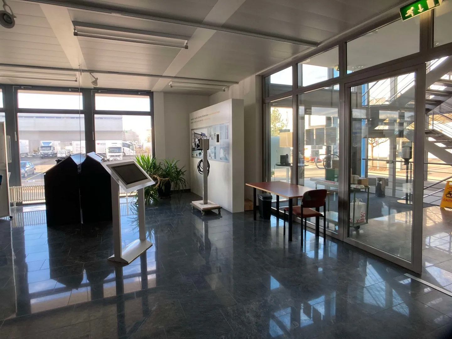 Showroom luminoso / Ufficio attraente - Foto 3 di 5