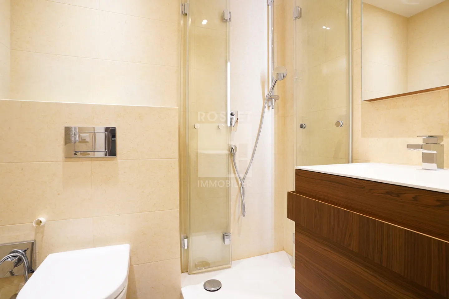 Exclusive: Beautiful 5-room apartment on a high floor - Photo 8 of 9