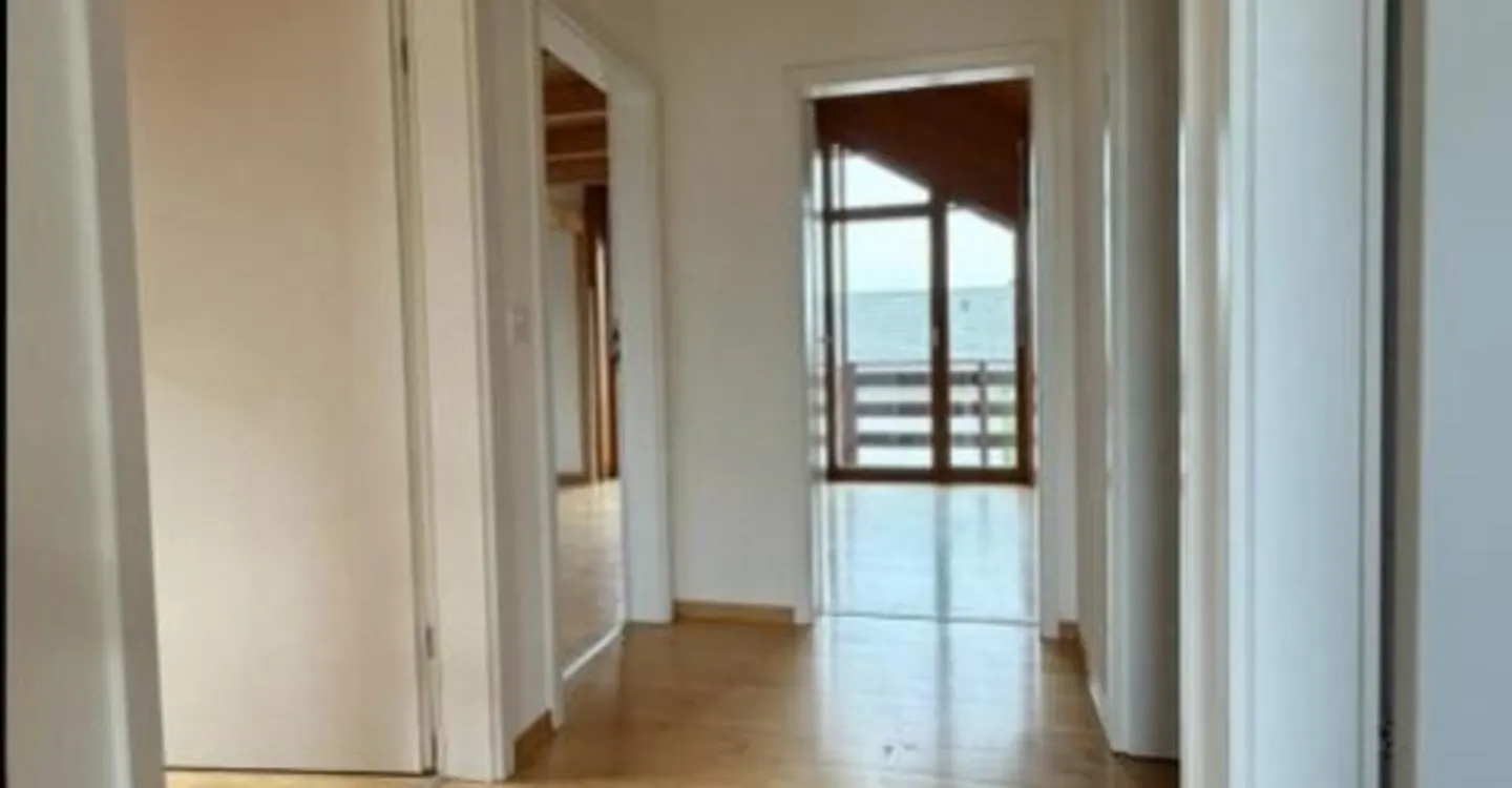 KONTEMPORÄRE VILLA - 5.5 ZIMMER - MIT UNABHÄNGIGEM STUDIO - Foto 13 von 13