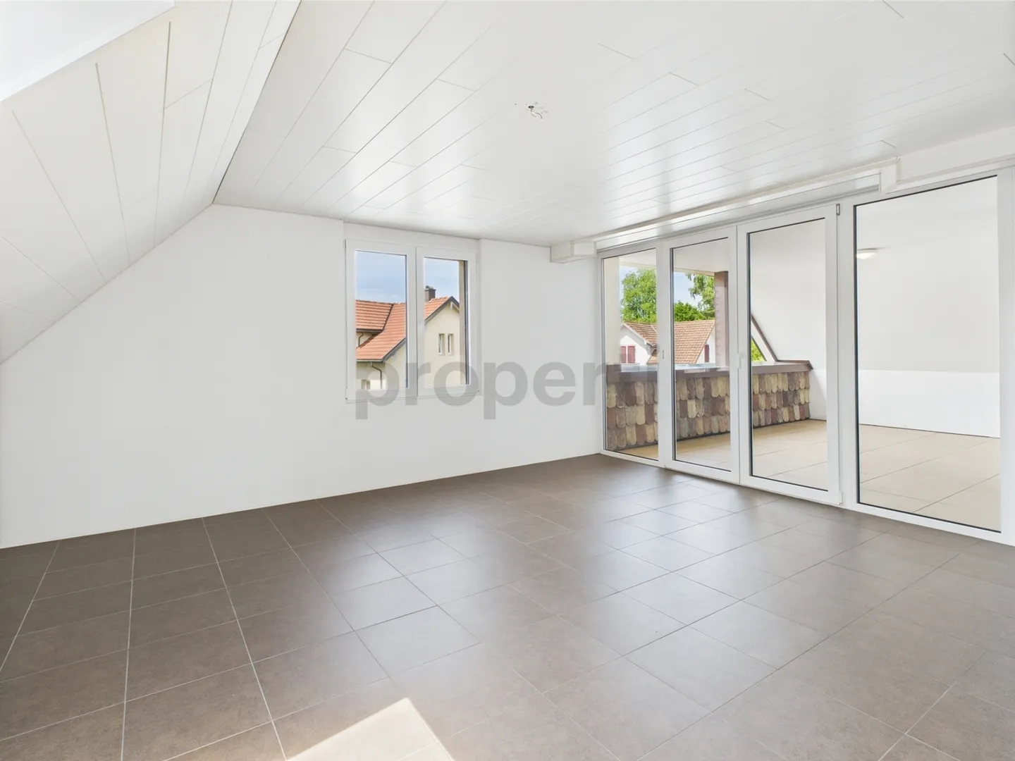 Living with Charm and Elegance - 3.5-Room Attic Apartment in Riedt near Erlen - Photo 1 of 11