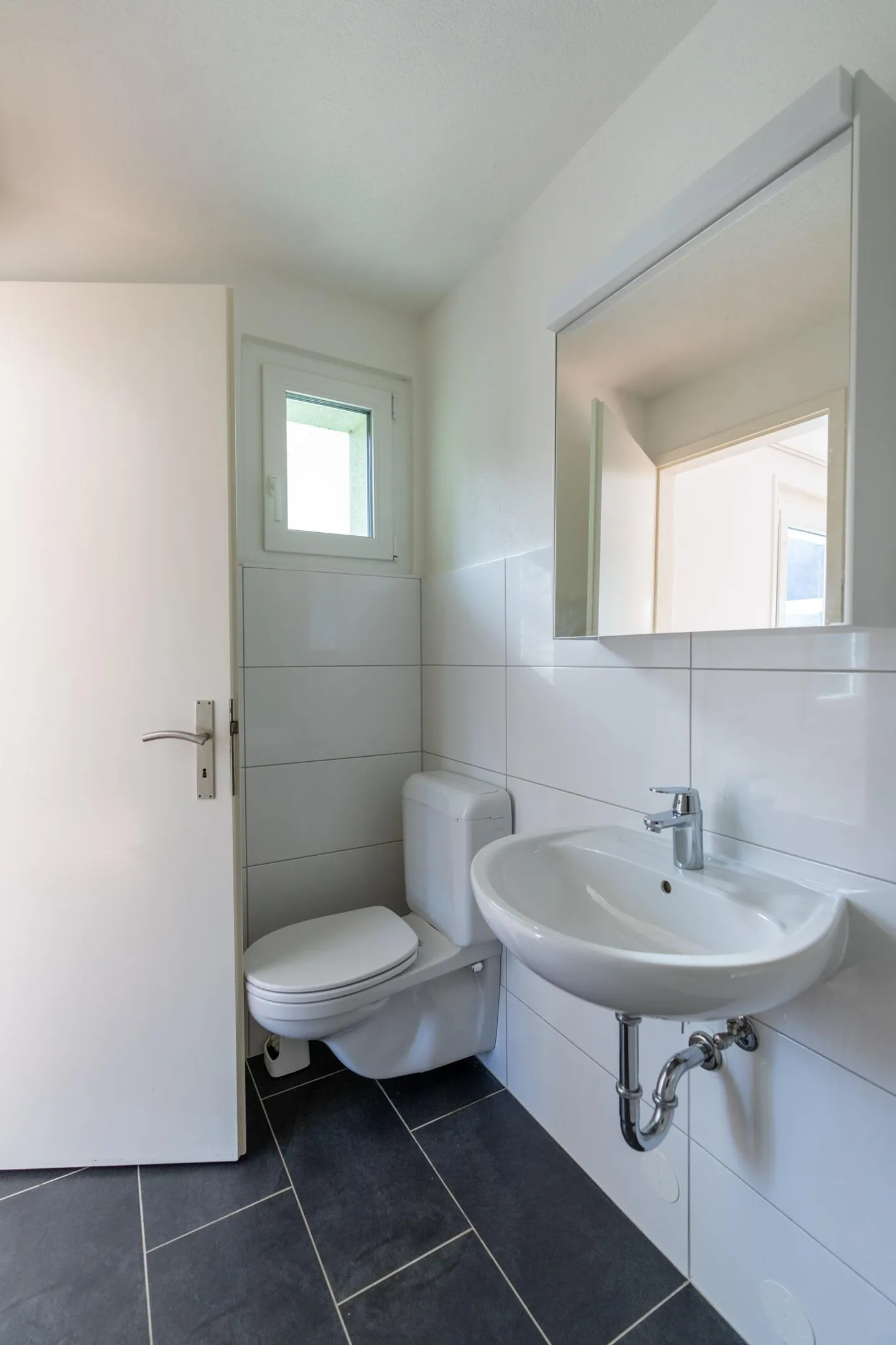 Renovated and bright 2.5-room apartment with balcony - Photo 8 of 13