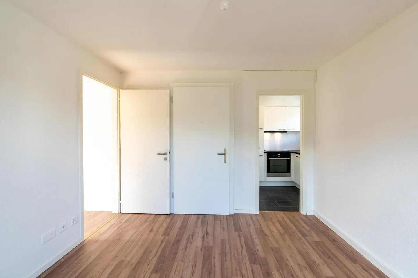 Renovated and bright 2.5-room apartment with balcony - Photo 9 of 13