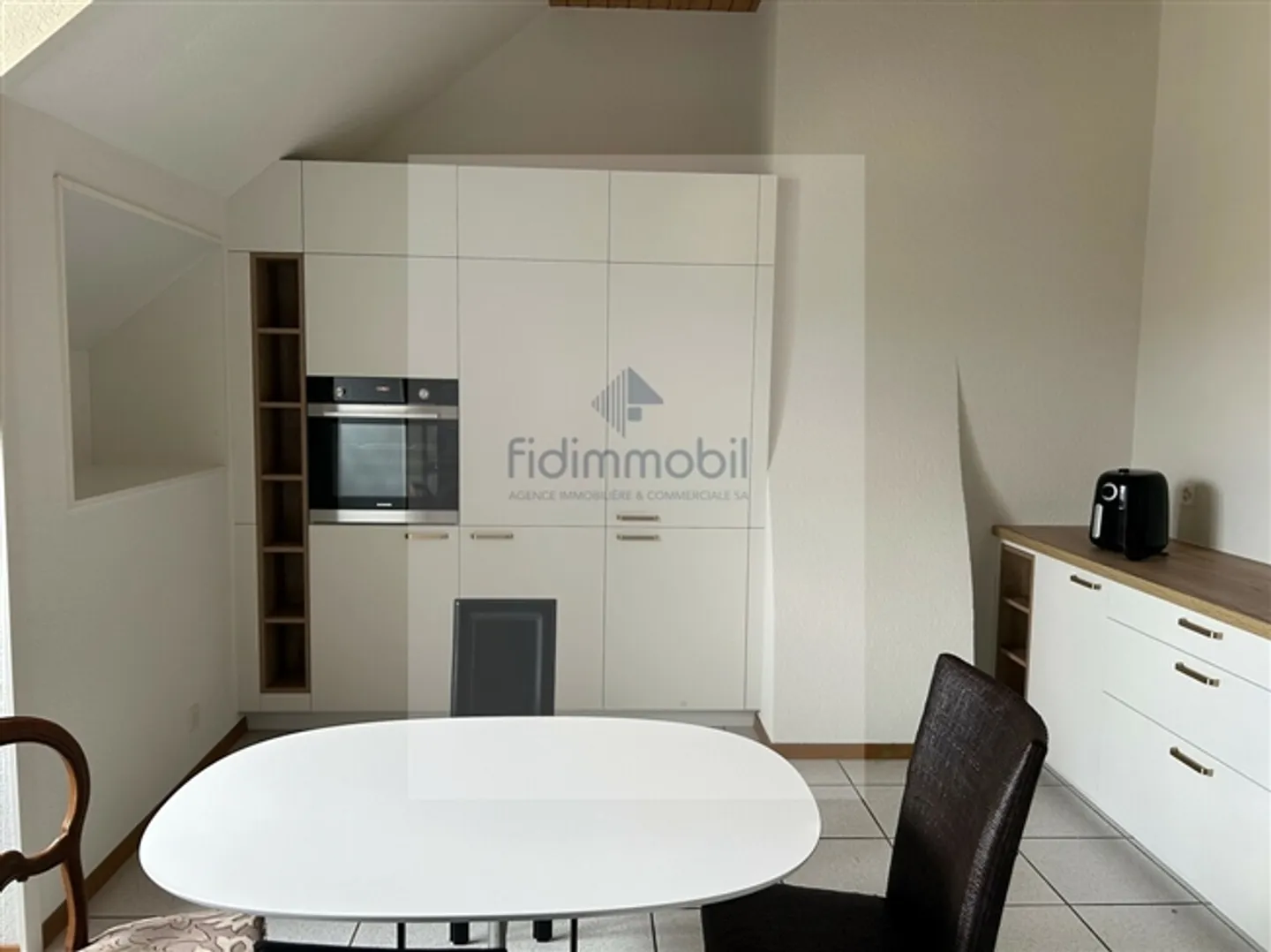 Belle appartement partiellement rénové dans une maison de village - Photo 4 sur 15