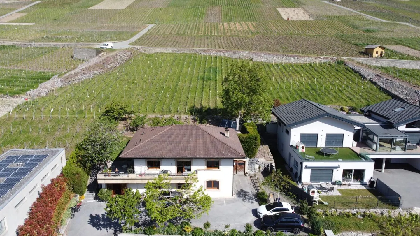 Haus mit 2 Apartments und Garten - Foto 2 von 5