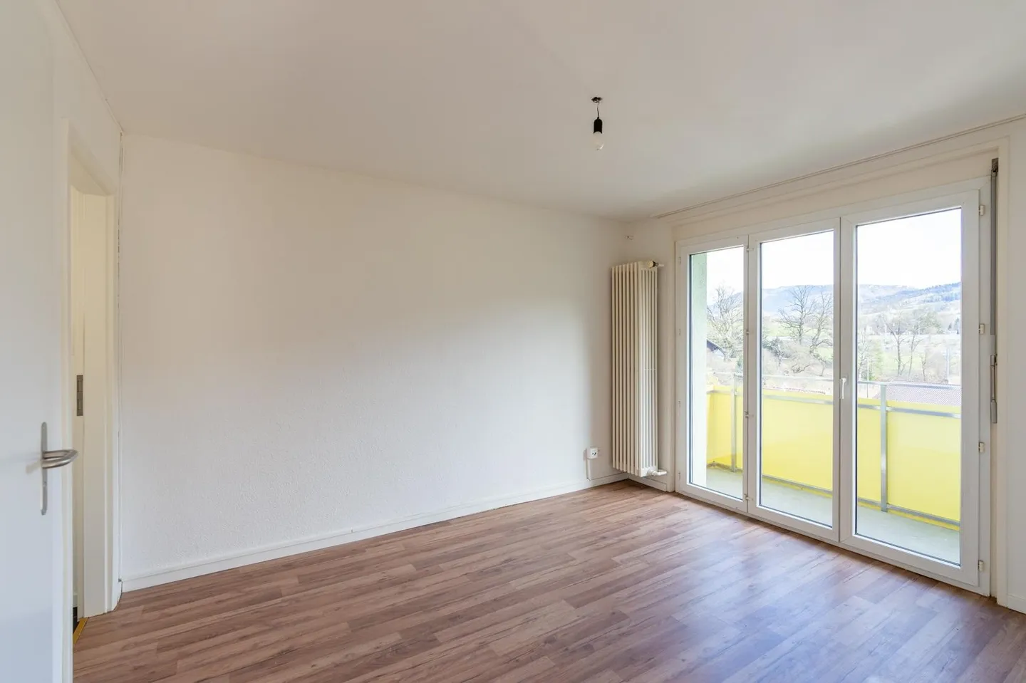 Renovated and bright 2.5-room apartment with balcony - Photo 6 of 13