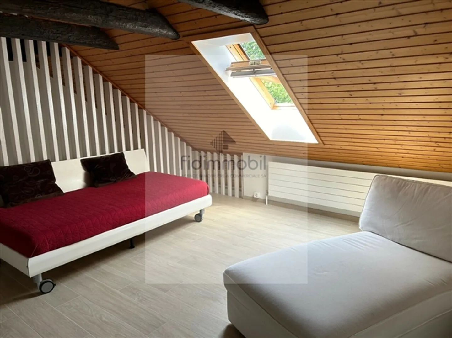 Belle appartement partiellement rénové dans une maison de village - Photo 6 sur 15