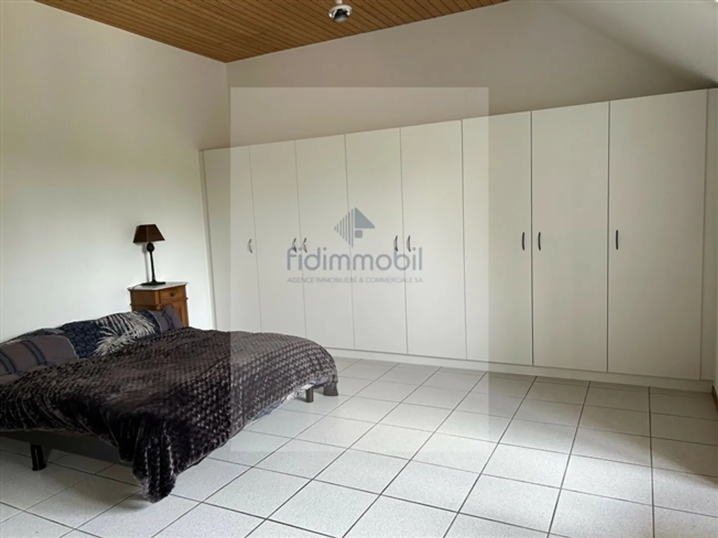 Belle appartement partiellement rénové dans une maison de village - Photo 8 sur 15