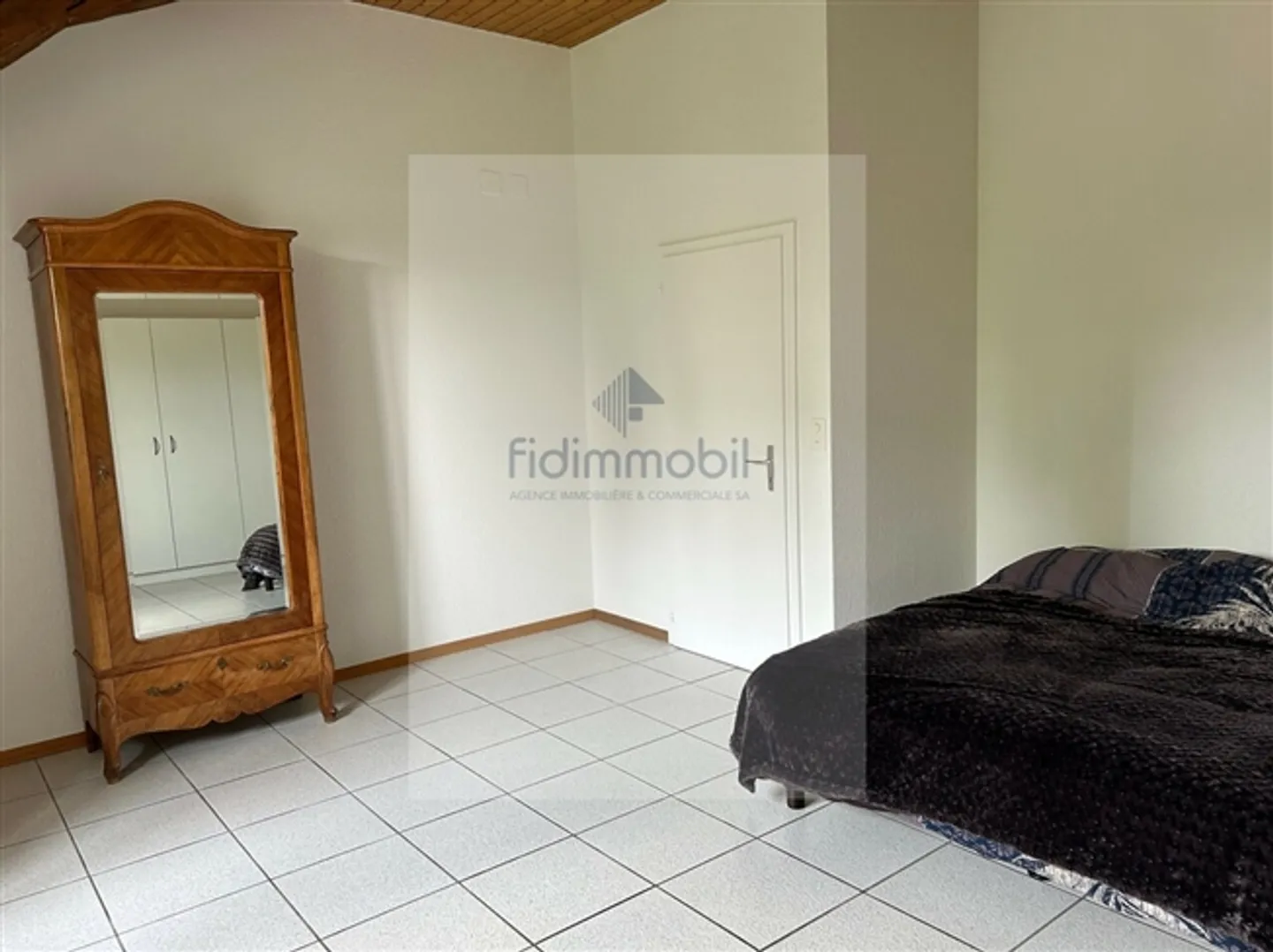 Belle appartement partiellement rénové dans une maison de village - Photo 9 sur 15