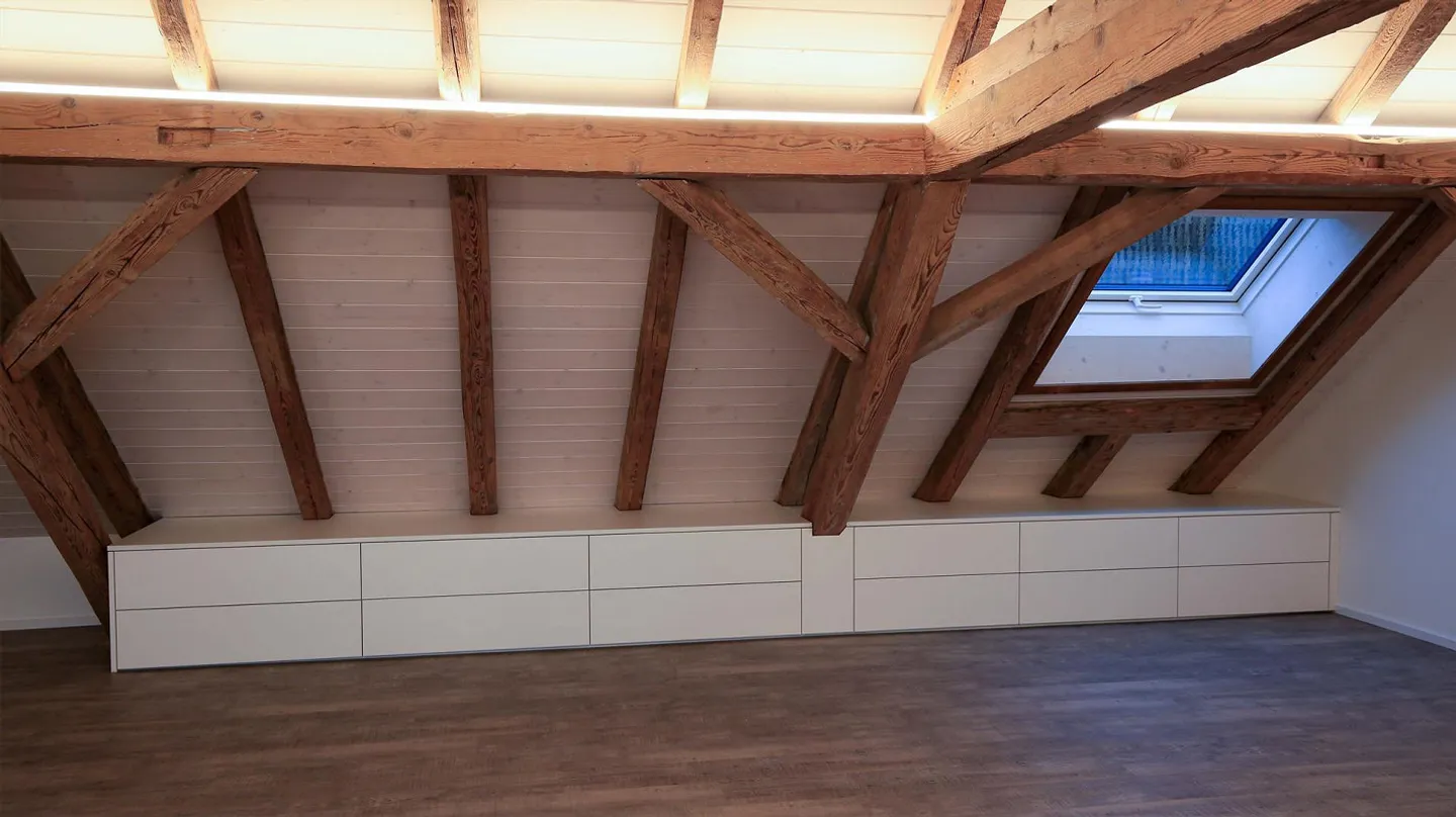 Appartamento duplex di 3,5 stanze in posizione centrale a Goldau - Foto 8 di 27