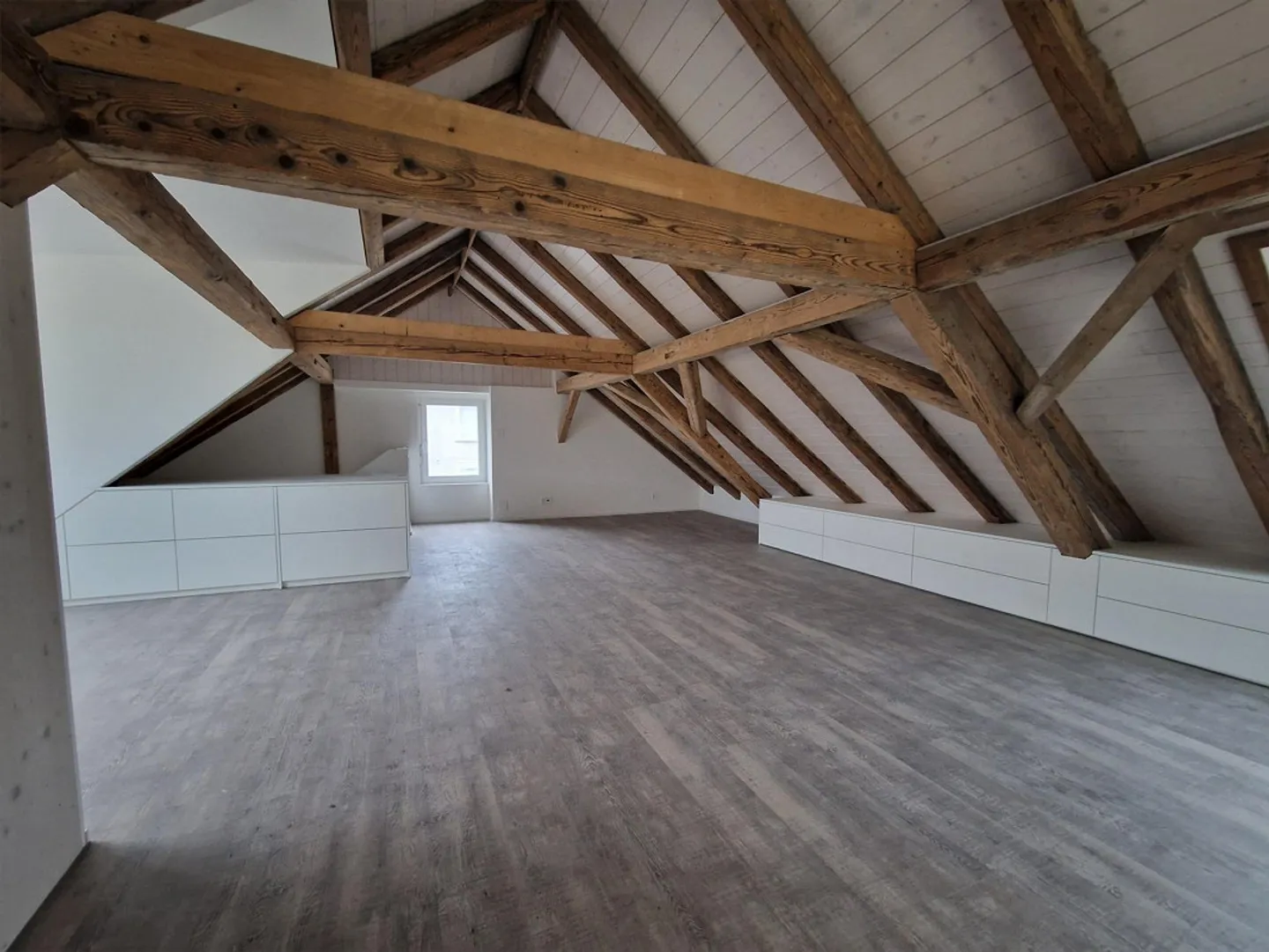 Appartamento duplex di 3,5 stanze in posizione centrale a Goldau - Foto 4 di 27