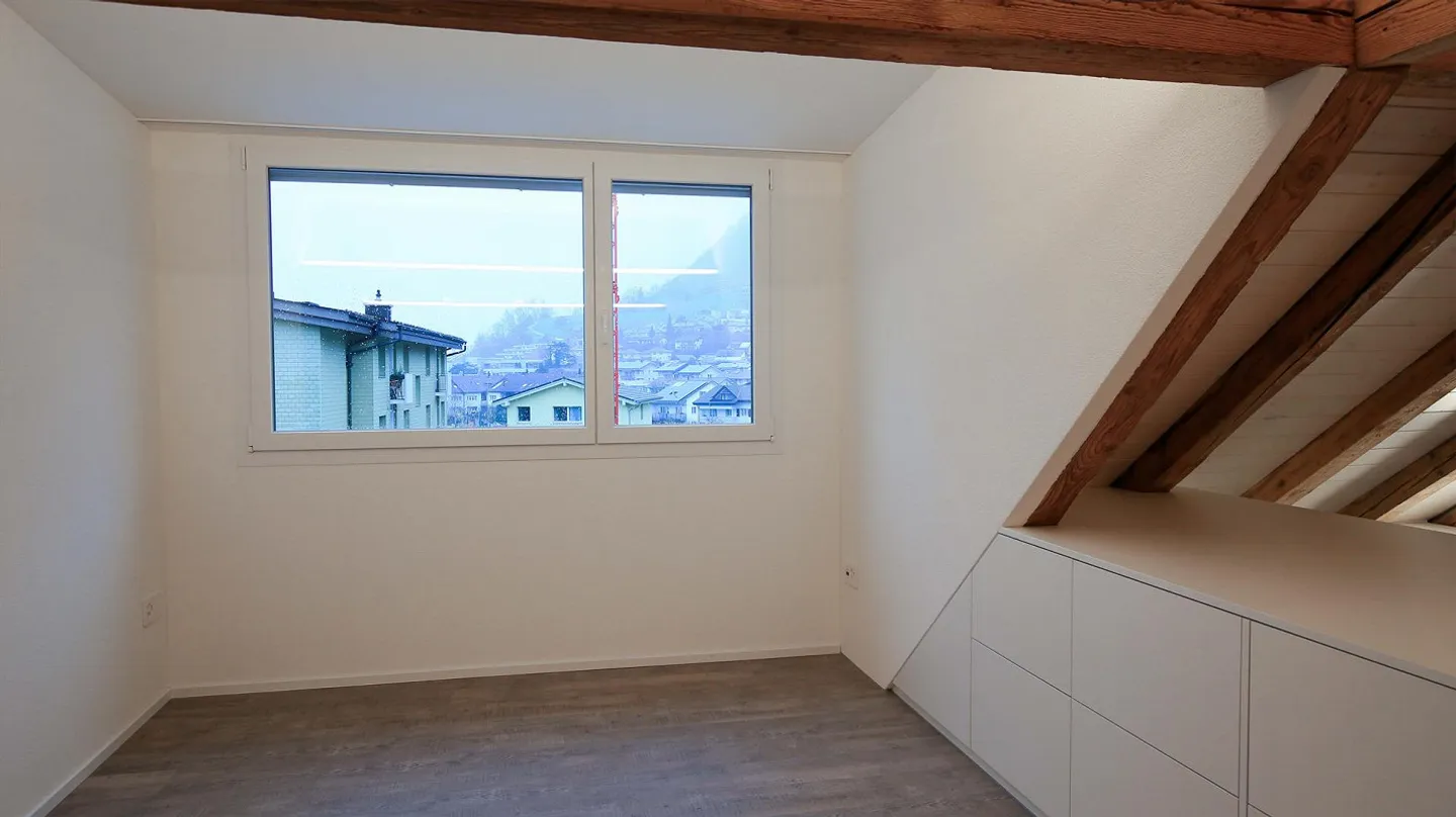 Appartamento duplex di 3,5 stanze in posizione centrale a Goldau - Foto 5 di 27