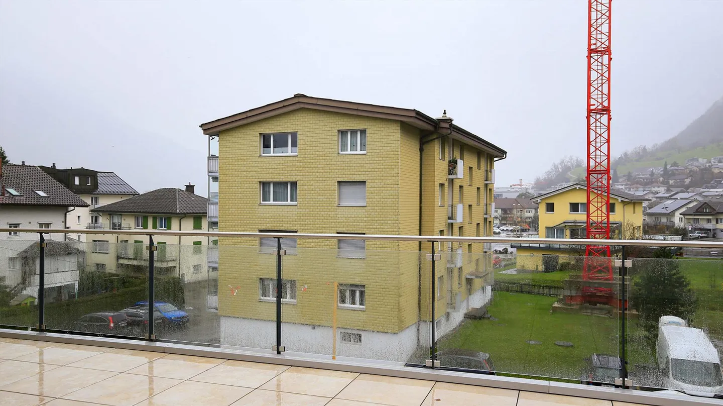 Appartamento duplex di 3,5 stanze in posizione centrale a Goldau - Foto 13 di 27