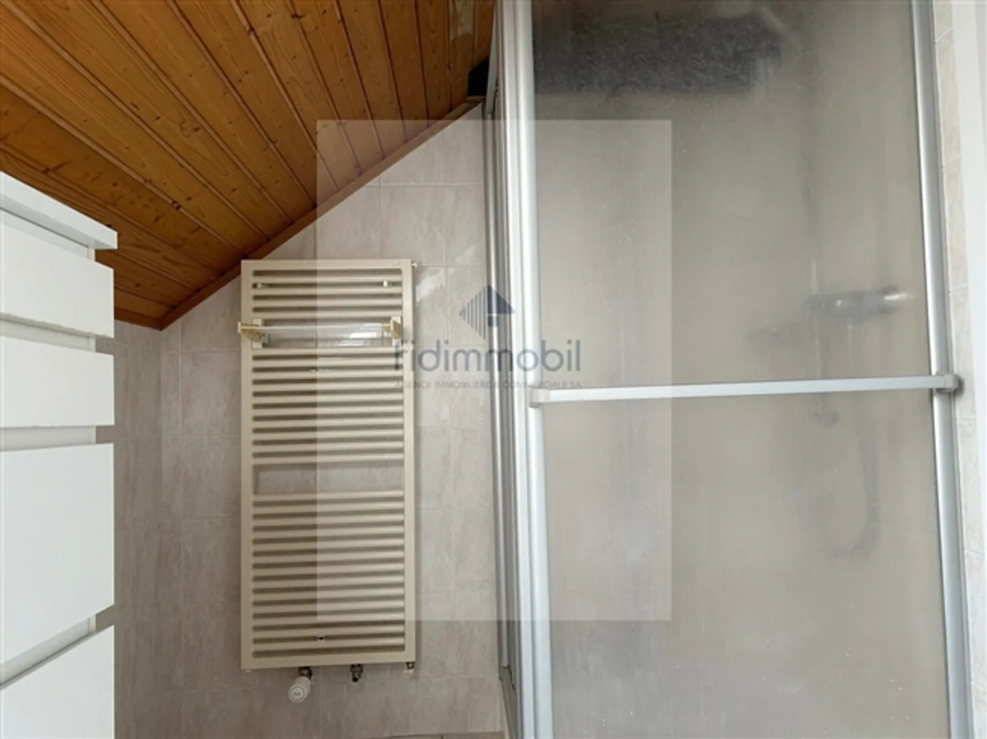 Belle appartement partiellement rénové dans une maison de village - Photo 13 sur 15