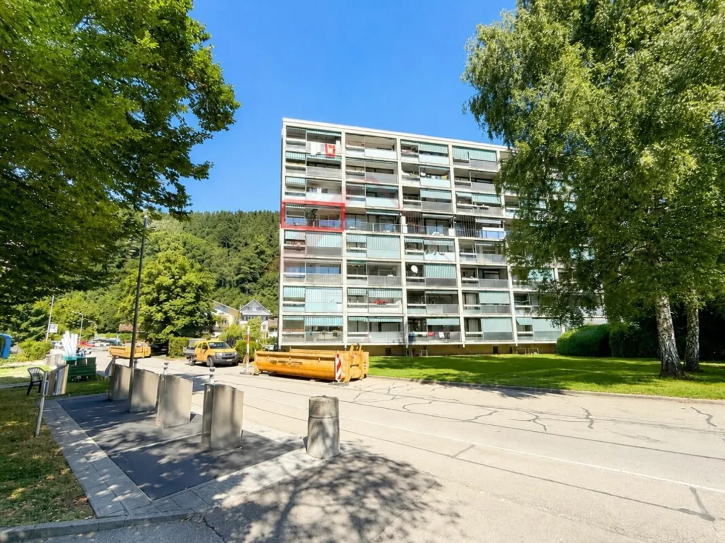 Living Above the Rooftops of Burgdorf - Bright 3.5 Room Apartment with a View - Photo 2 of 13