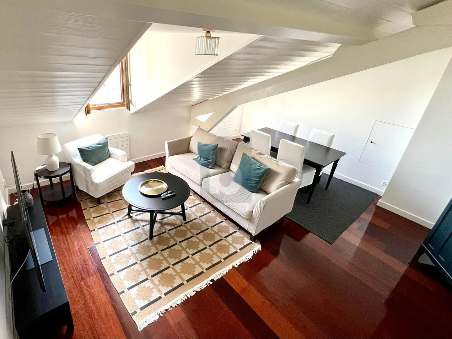 SUPERB MÖBLIERTES PENTHOUSE NUR WENIGE SCHRITTE VOM SEE ENTFERNT - Foto 2 von 6