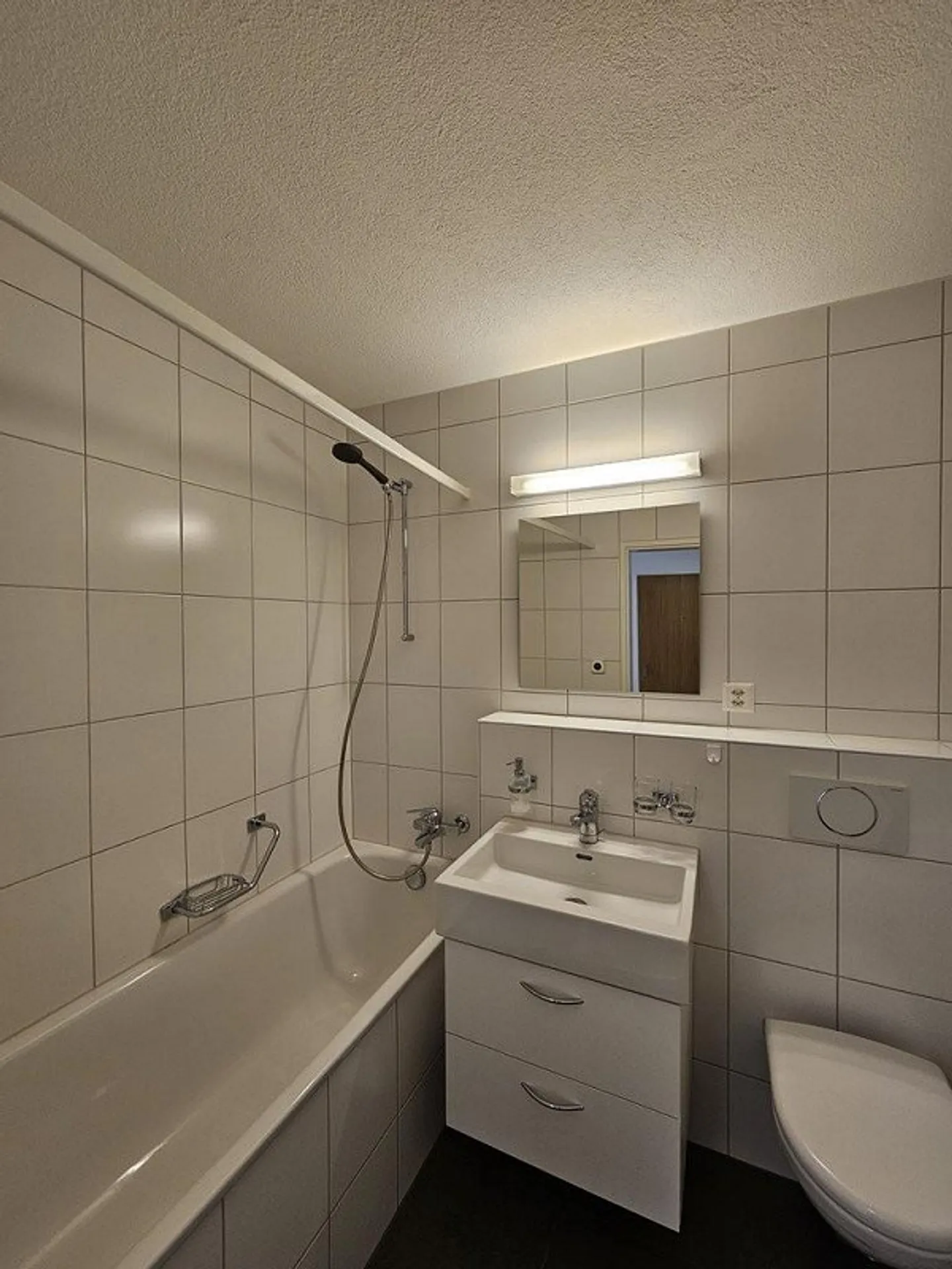 Sanierte Wohnung im Herzen von Zürich-Affoltern - Foto 4 von 10