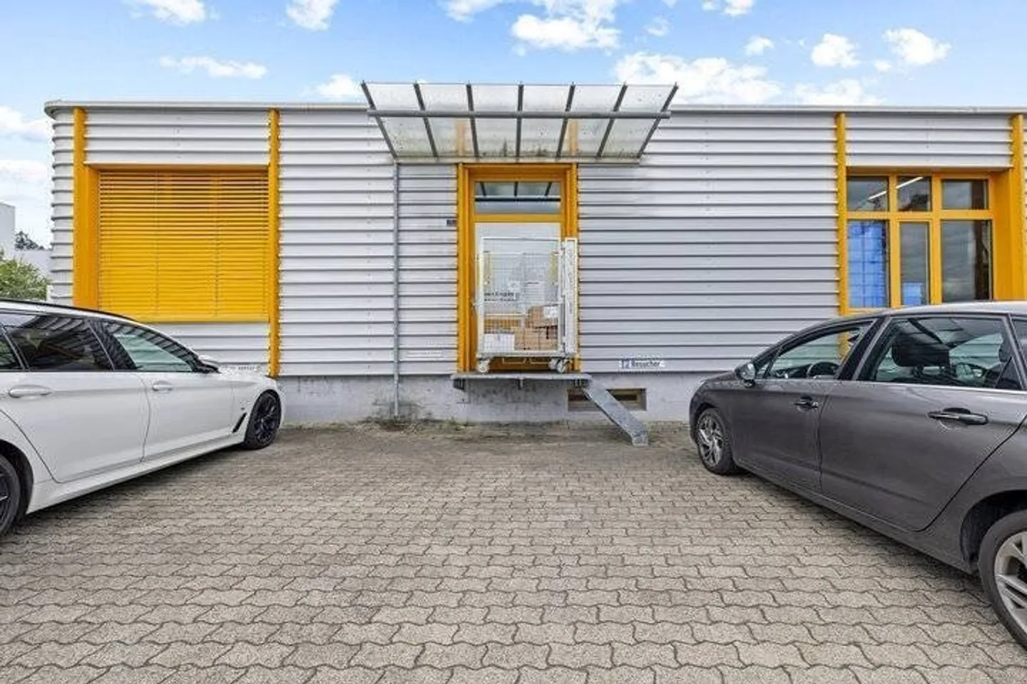 OBERHASLI: 2,010 M² COMMERCIAL BUILDING LAND NEAR KLOTEN AIRPORT - Photo 3 of 8