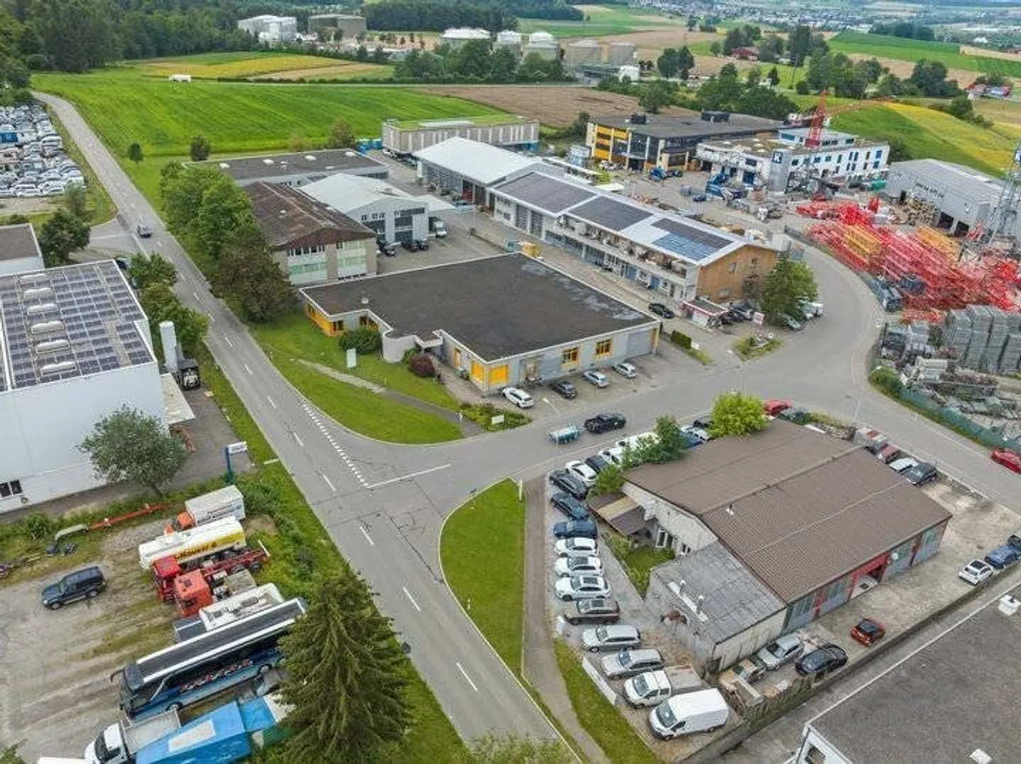 OBERHASLI: 2,010 M² COMMERCIAL BUILDING LAND NEAR KLOTEN AIRPORT - Photo 5 of 8