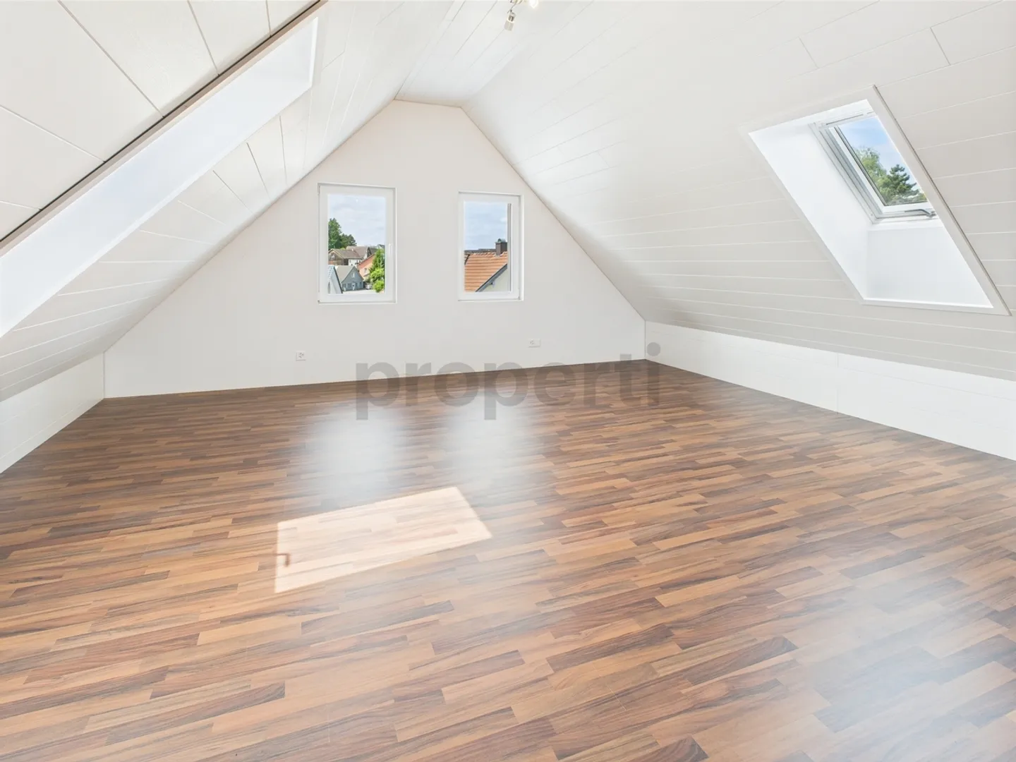 Living with Charm and Elegance - 3.5-Room Attic Apartment in Riedt near Erlen - Photo 5 of 11