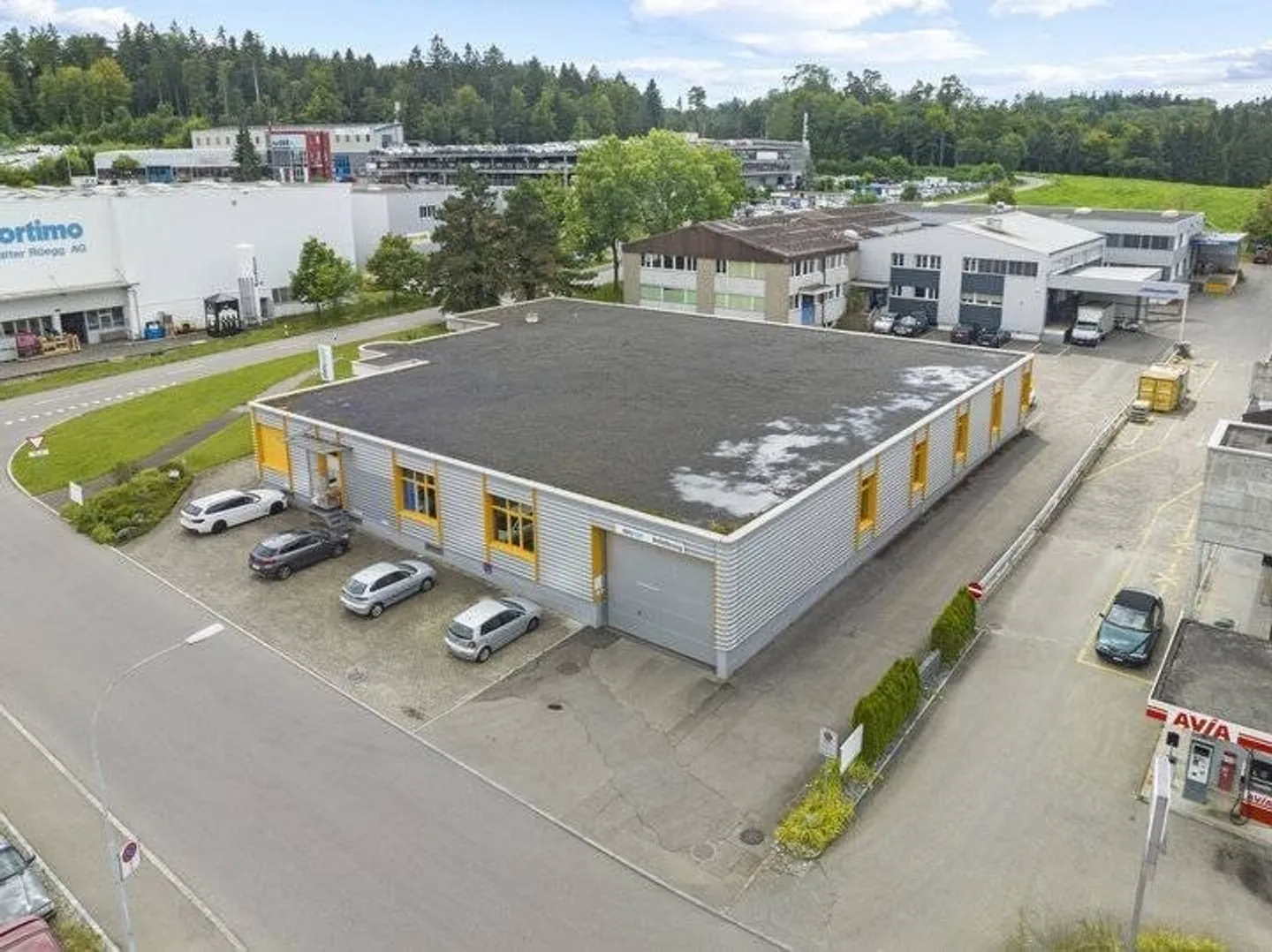 OBERHASLI: 2,010 M² COMMERCIAL BUILDING LAND NEAR KLOTEN AIRPORT - Photo 7 of 8