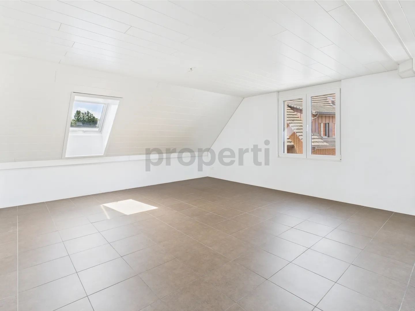 Living with Charm and Elegance - 3.5-Room Attic Apartment in Riedt near Erlen - Photo 4 of 11