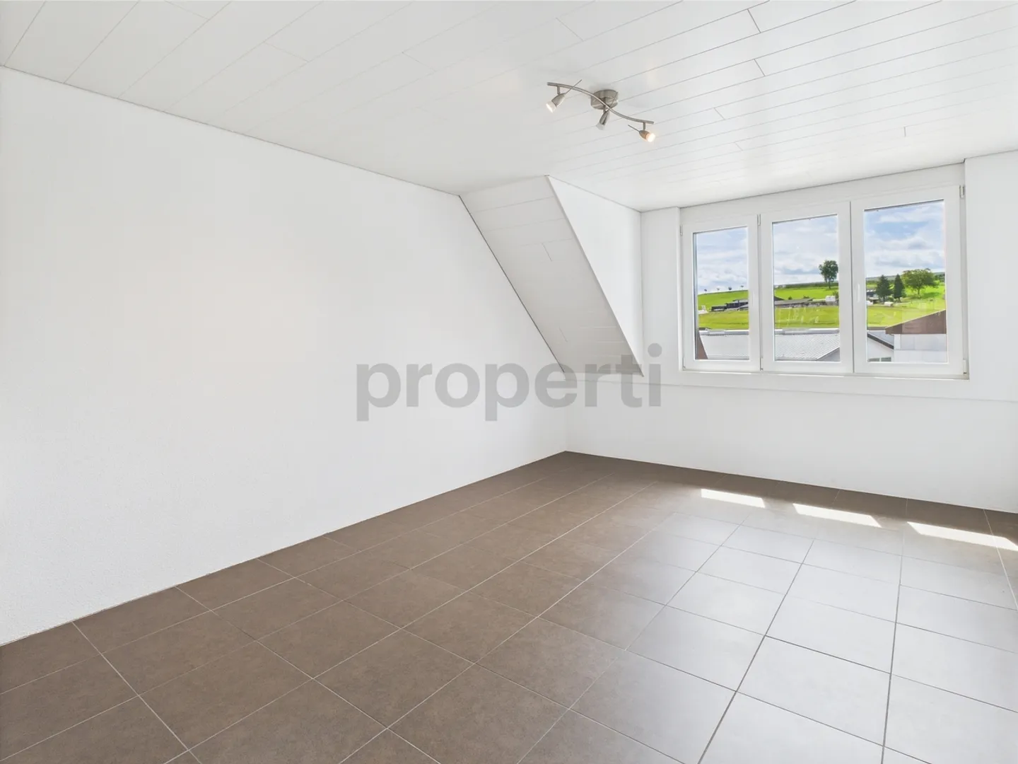 Living with Charm and Elegance - 3.5-Room Attic Apartment in Riedt near Erlen - Photo 7 of 11