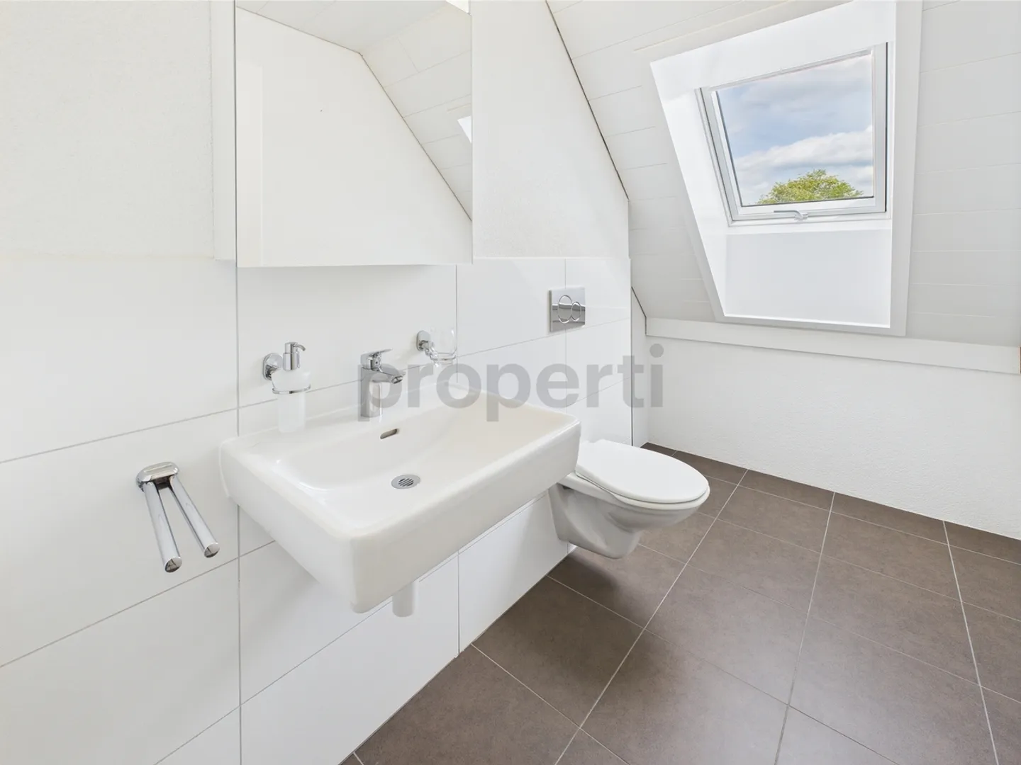 Living with Charm and Elegance - 3.5-Room Attic Apartment in Riedt near Erlen - Photo 9 of 11