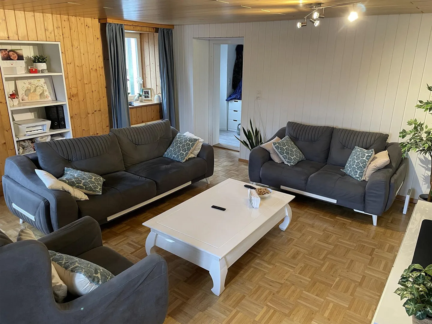 Appartamento luminoso al piano terra con area giardino e posto auto a Malters - Foto 2 di 23