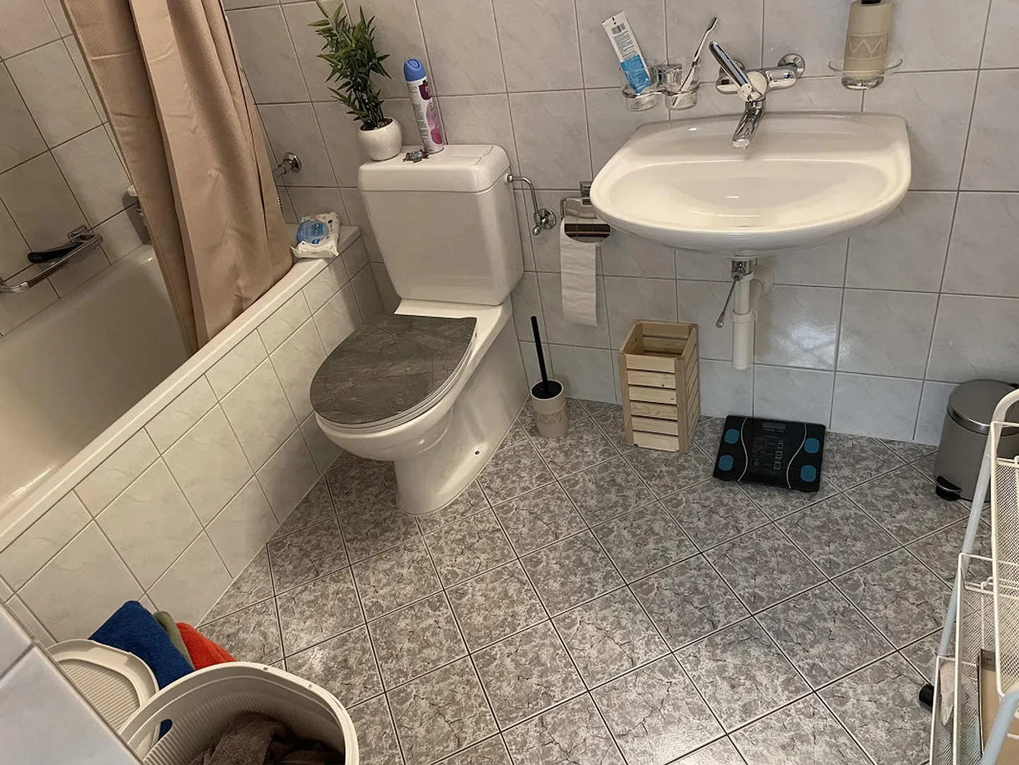 Appartamento luminoso al piano terra con area giardino e posto auto a Malters - Foto 8 di 23