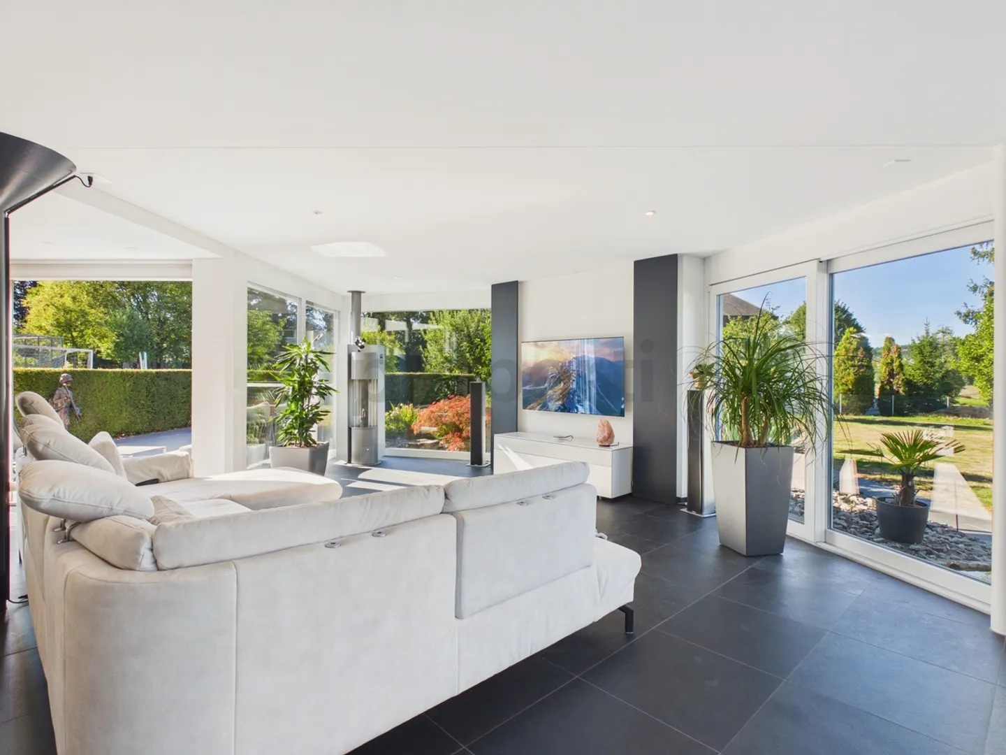 Casa familiare con molto spazio, giardino e numerosi extra - Foto 2 di 13