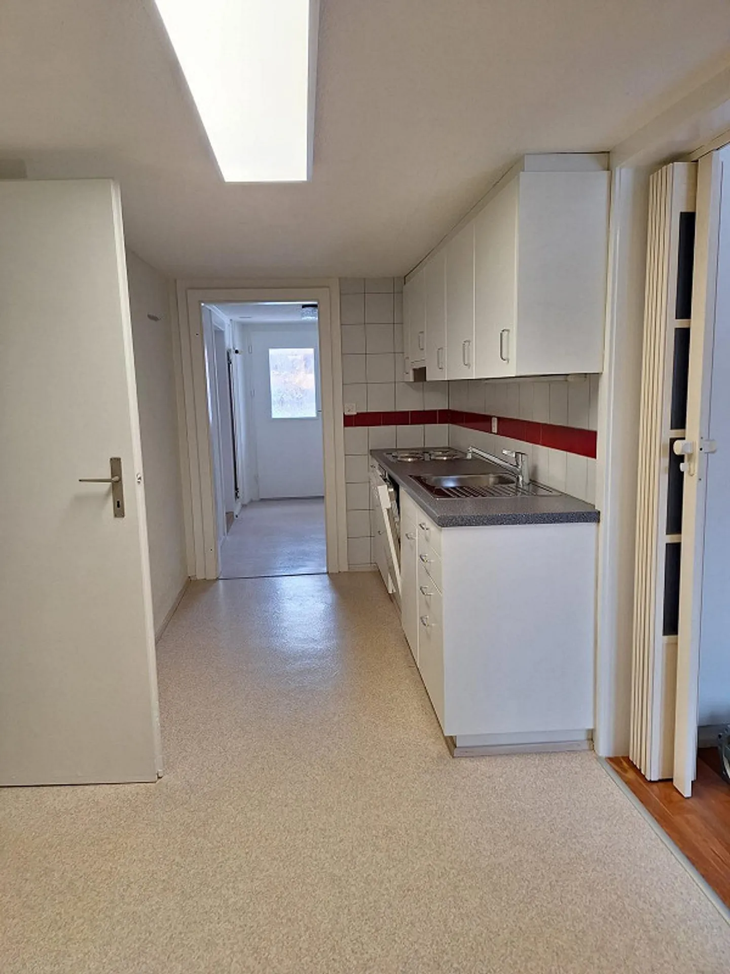 Appartamento luminoso al piano terra con area giardino e posto auto a Malters - Foto 11 di 23