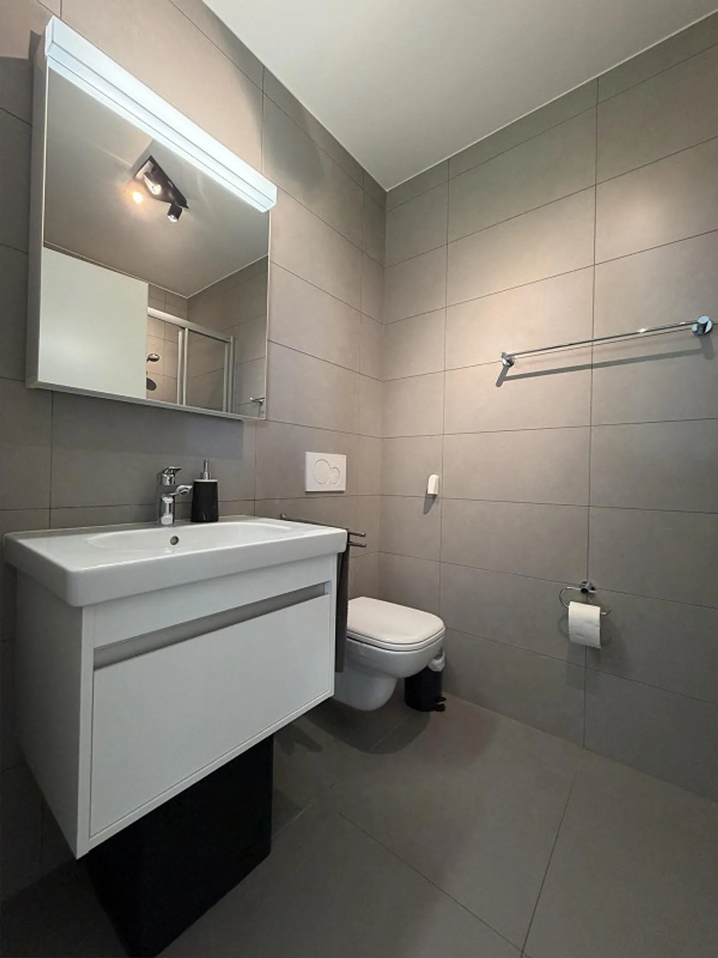 Appartement moderne de 3,5 pièces avec balcon à Massagno - Photo 9 sur 9