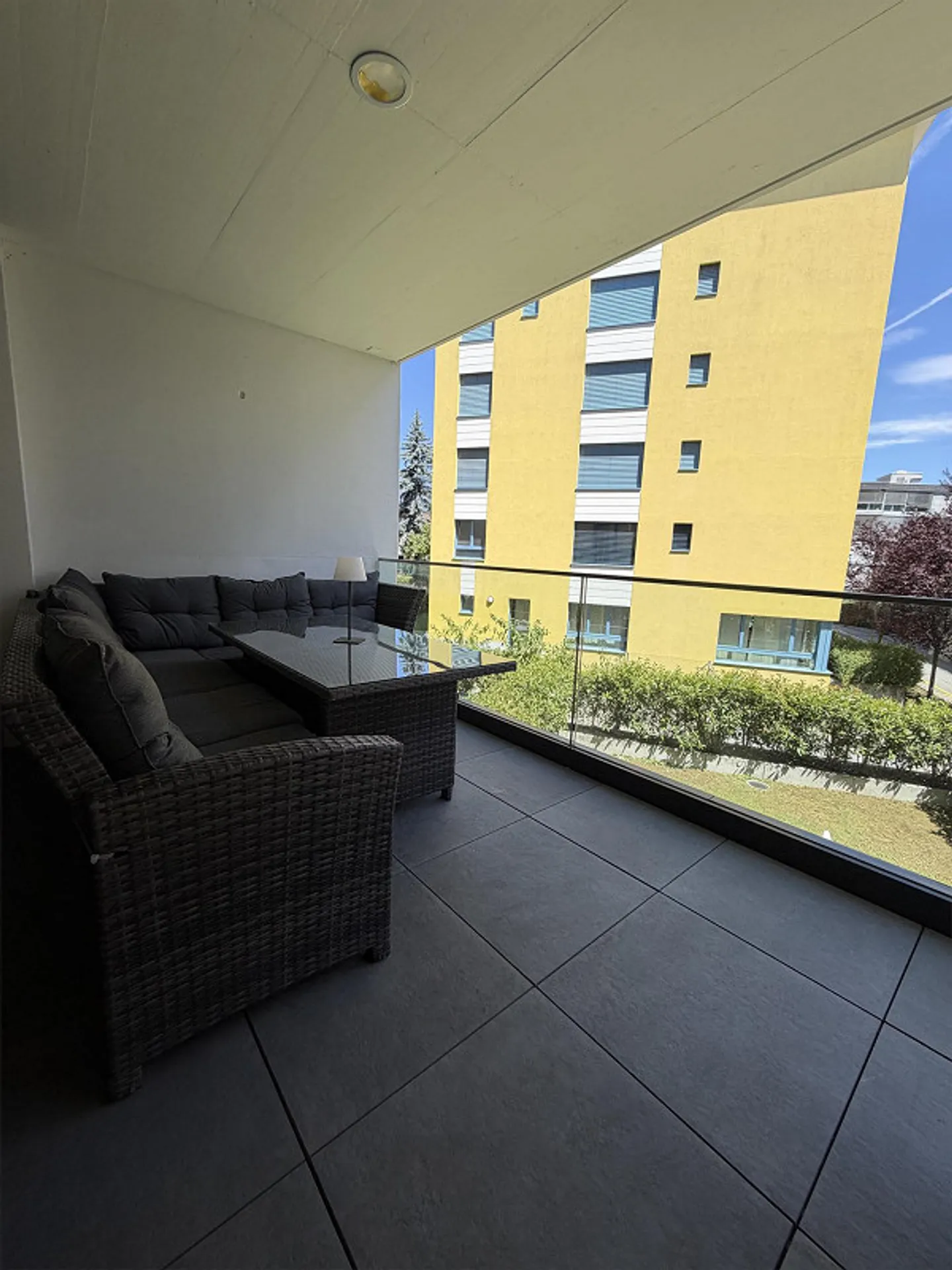 Appartement moderne de 3,5 pièces avec balcon à Massagno - Photo 2 sur 9