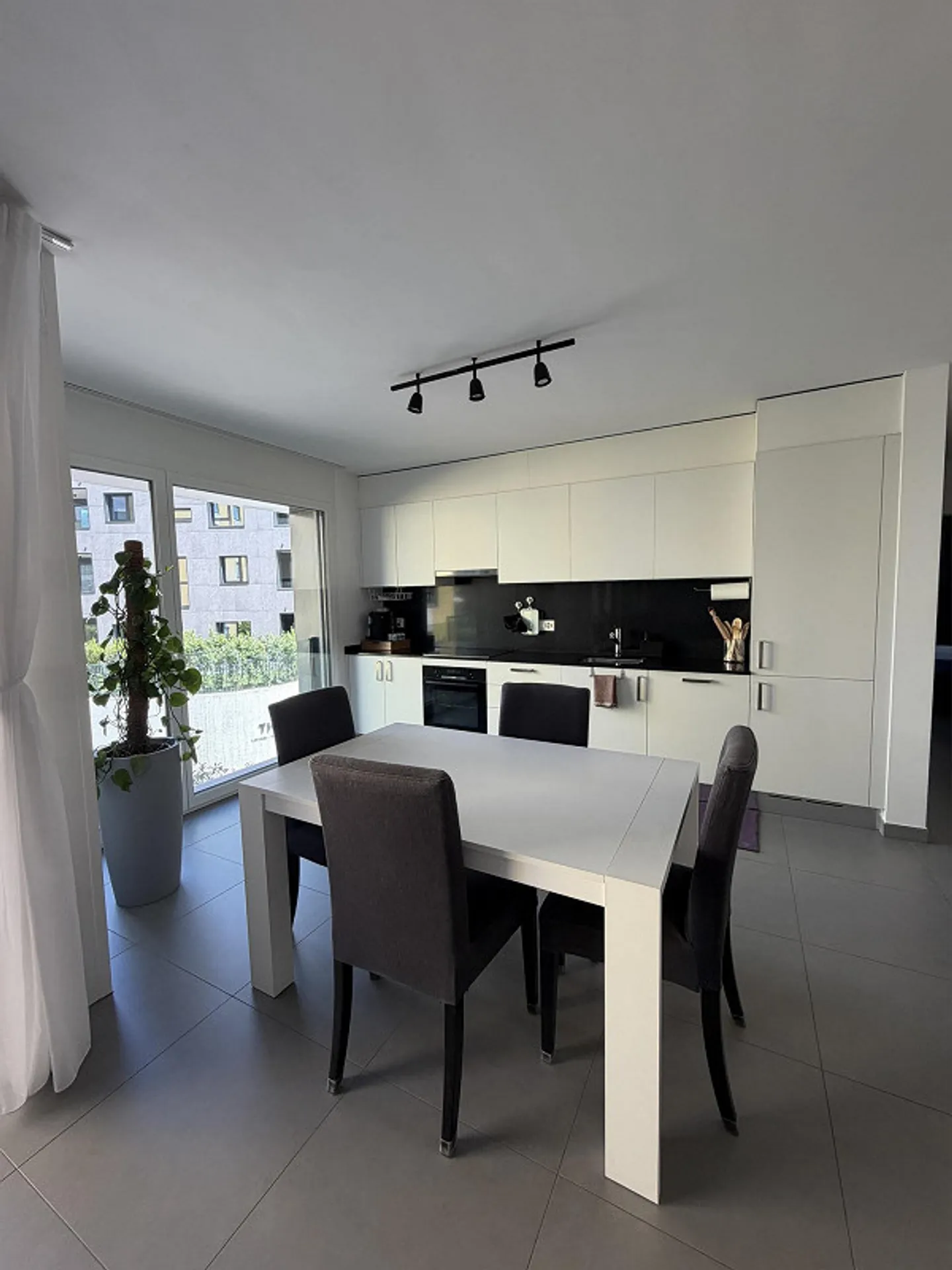 Appartement moderne de 3,5 pièces avec balcon à Massagno - Photo 3 sur 9