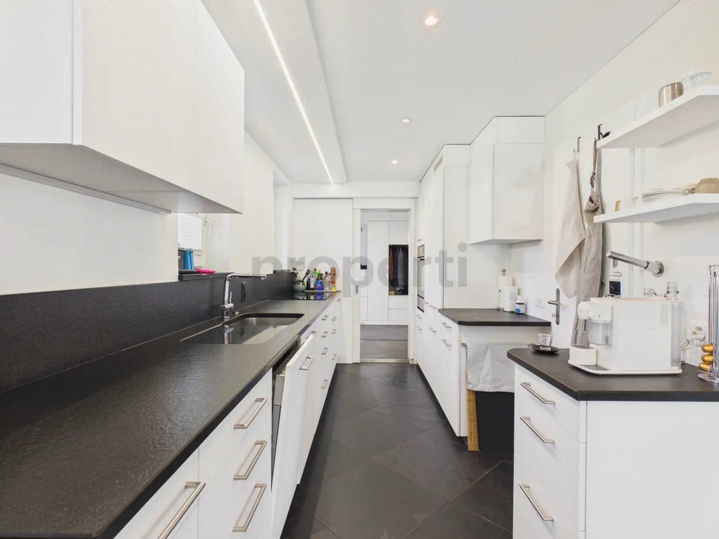 Casa familiare con molto spazio, giardino e numerosi extra - Foto 5 di 13