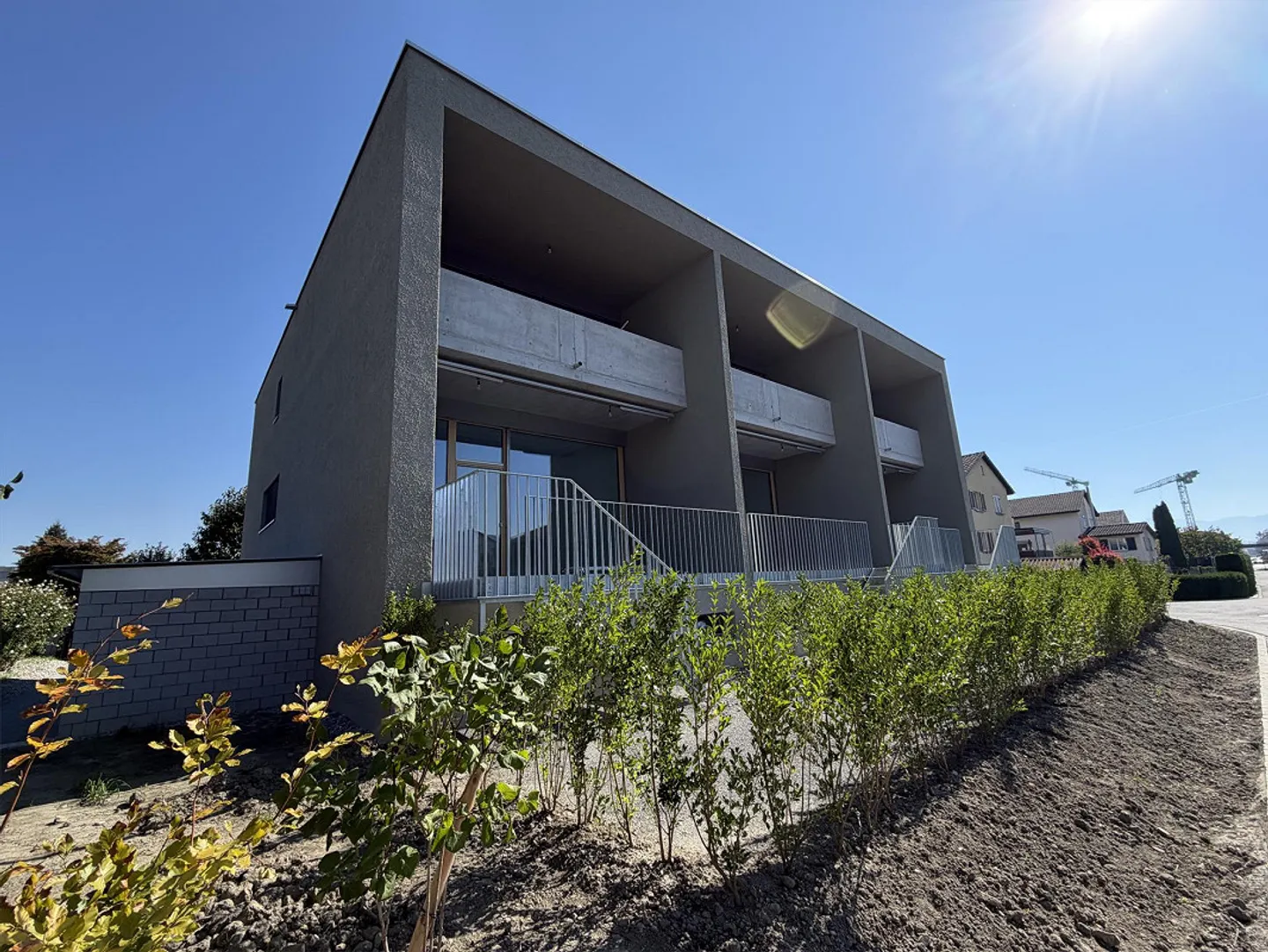 Tre case a schiera (1 casa centrale, 2 case angolari con giardino) - Foto 3 di 14