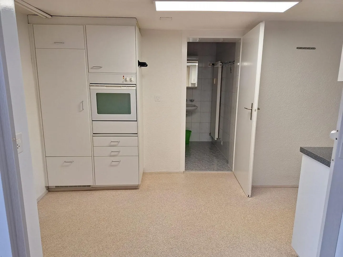 Appartamento luminoso al piano terra con area giardino e posto auto a Malters - Foto 16 di 23